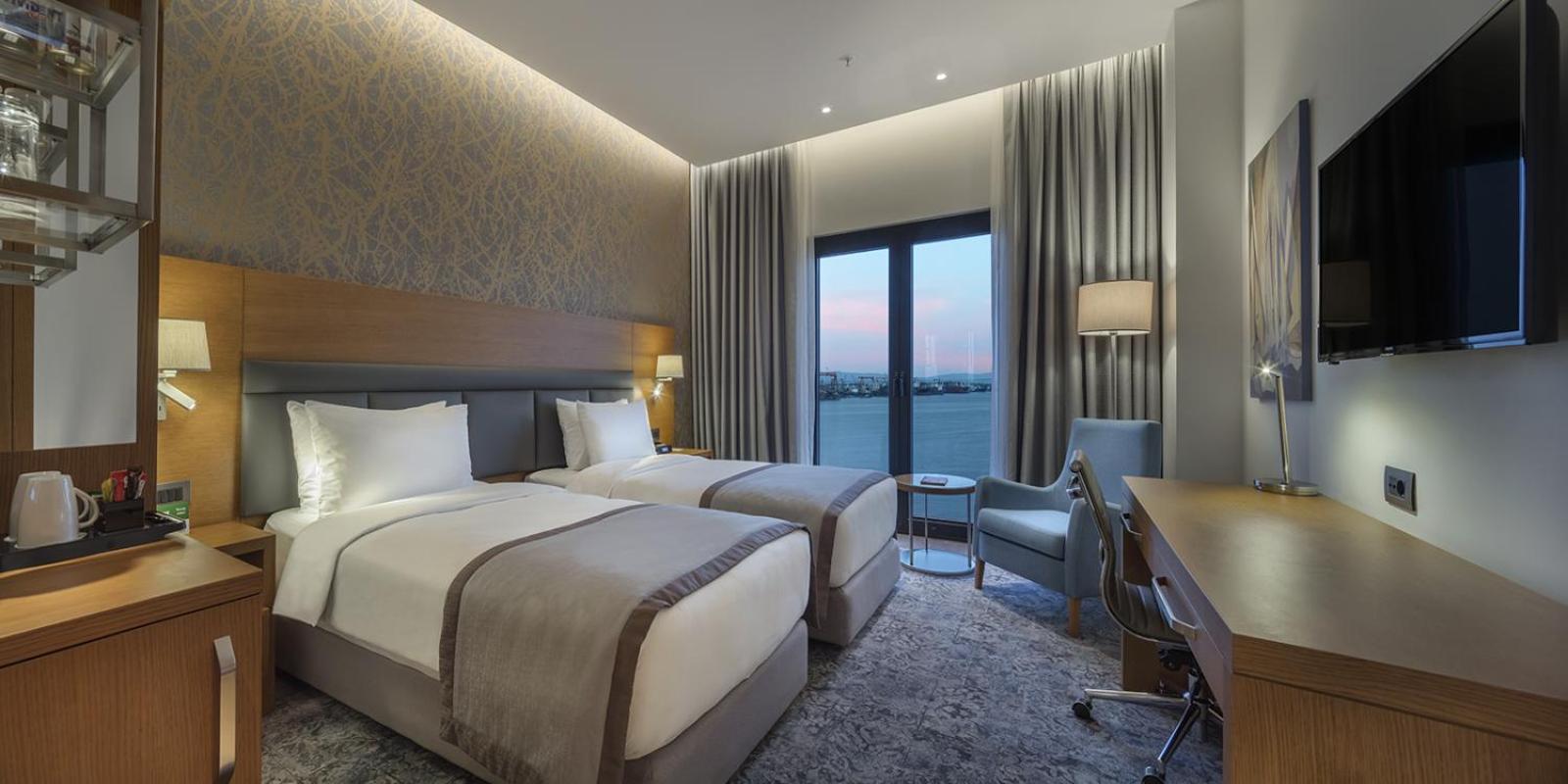 Standard Queen Room with Sea View