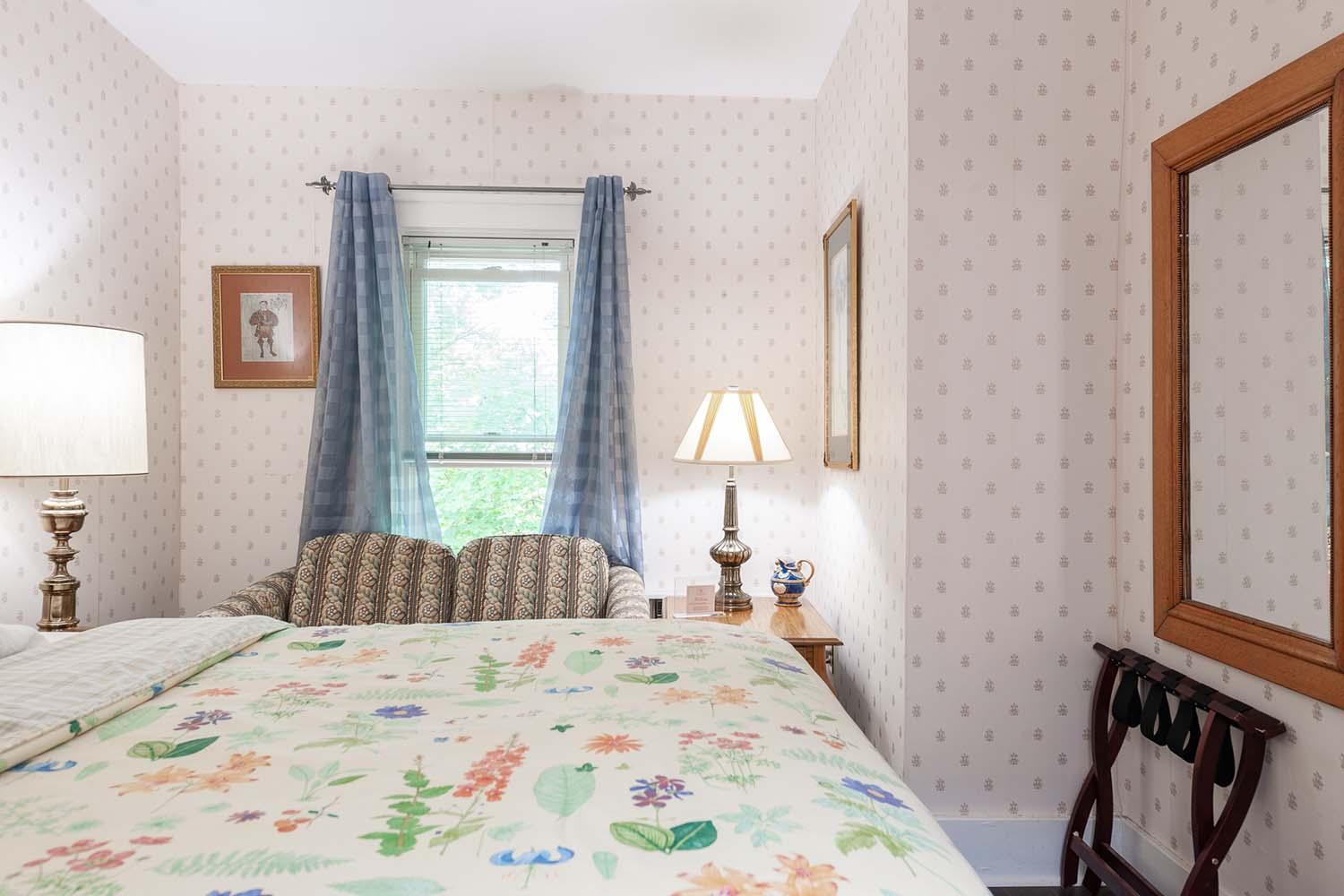 Standard Queen Room