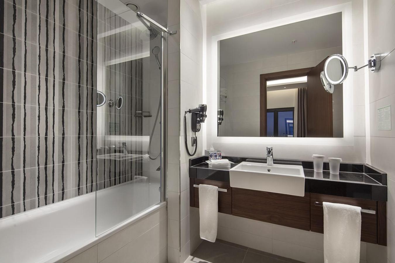 King Suite with Sea View - Non-Smoking