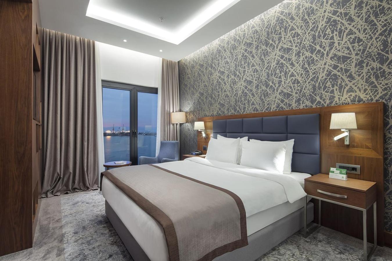 King Suite with Sea View - Non-Smoking