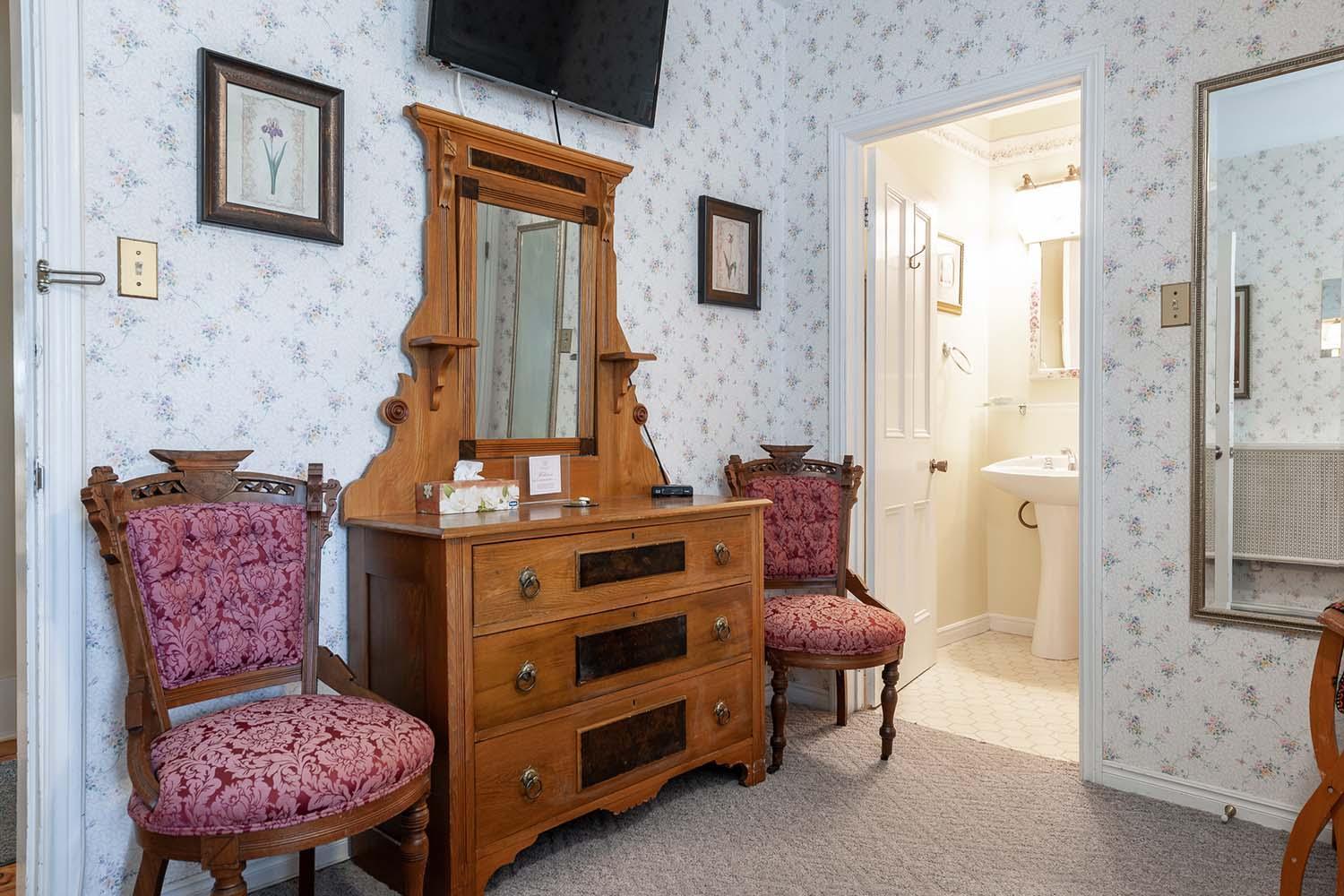 Standard Queen Room