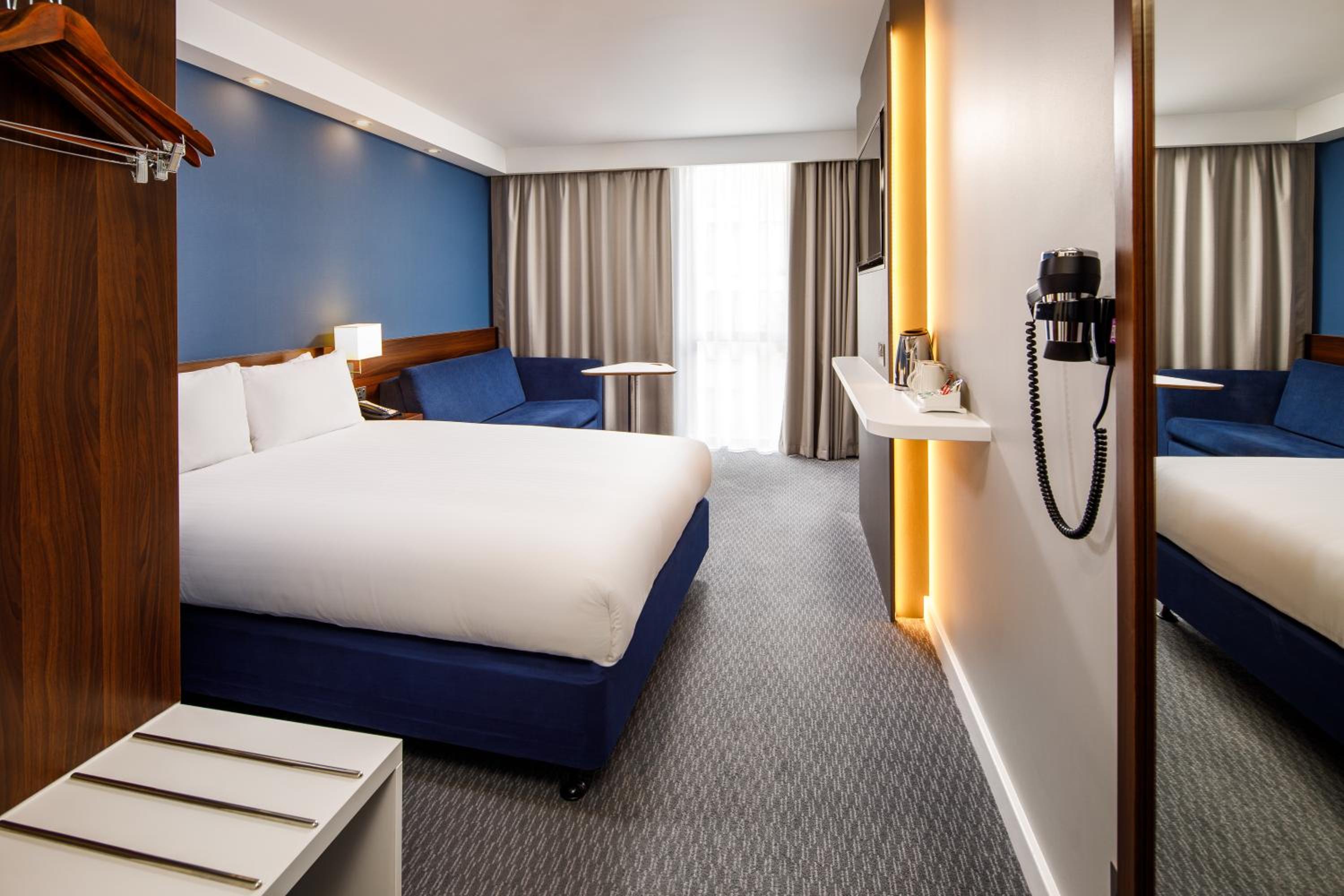 Standard Double Room with Sofa Bed and Free Hot Breakfast photo 3