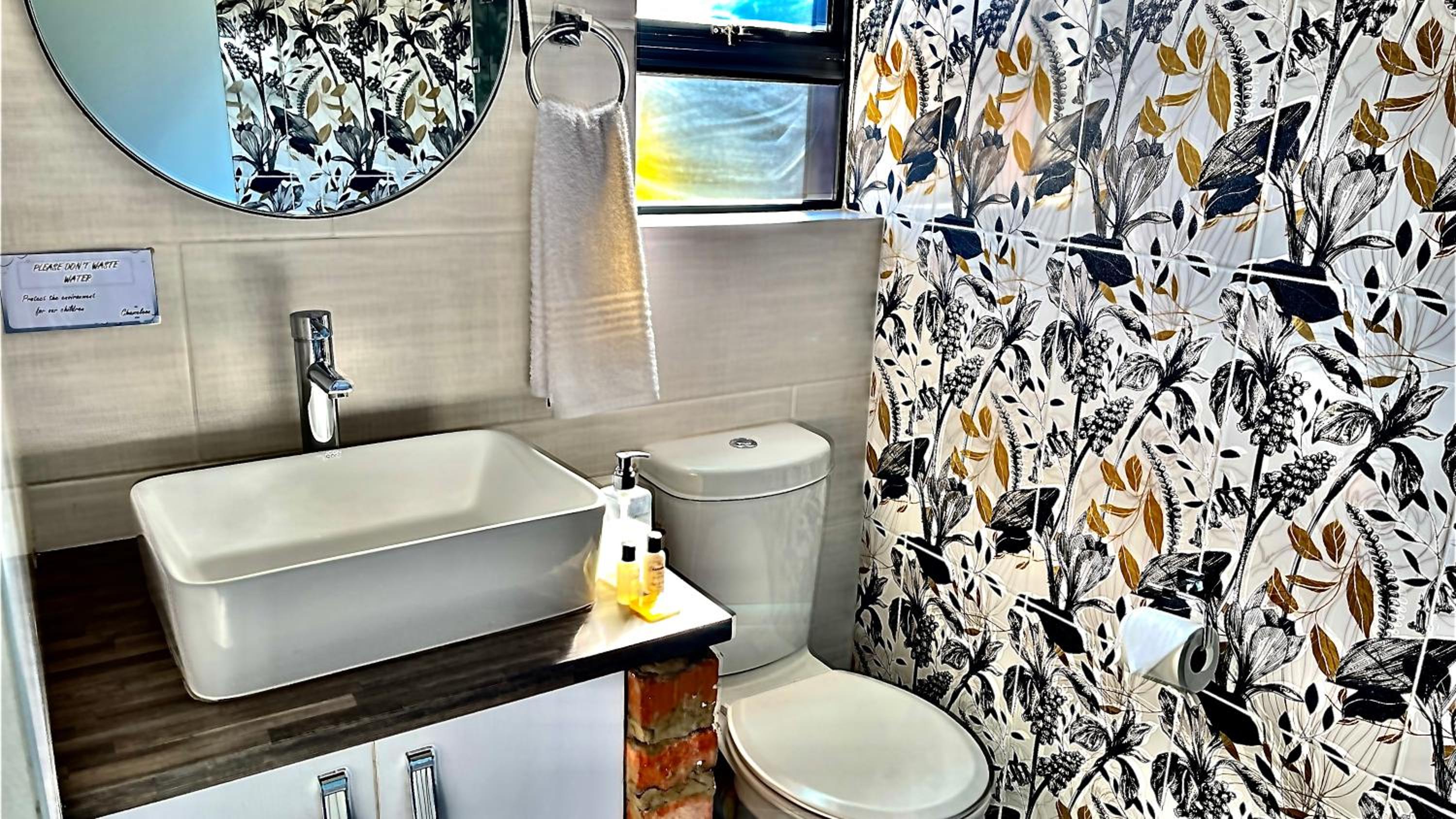 Deluxe Double or Twin Room - Photo 14