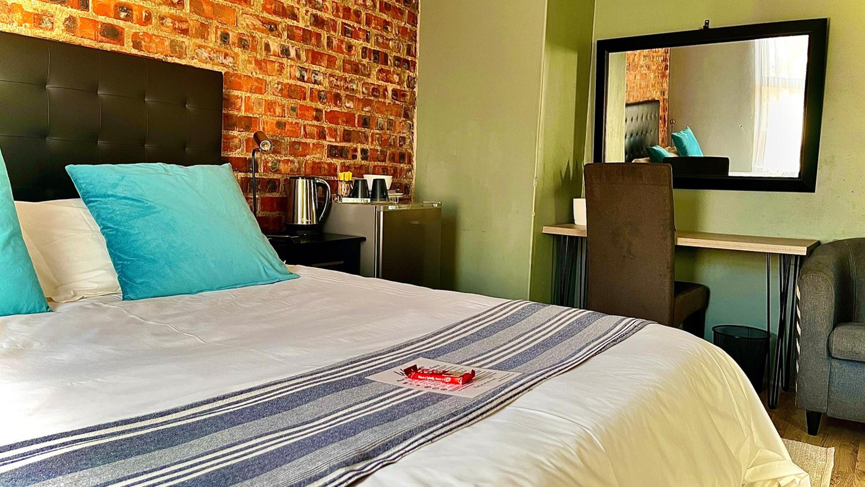 Deluxe Double or Twin Room - Photo 8