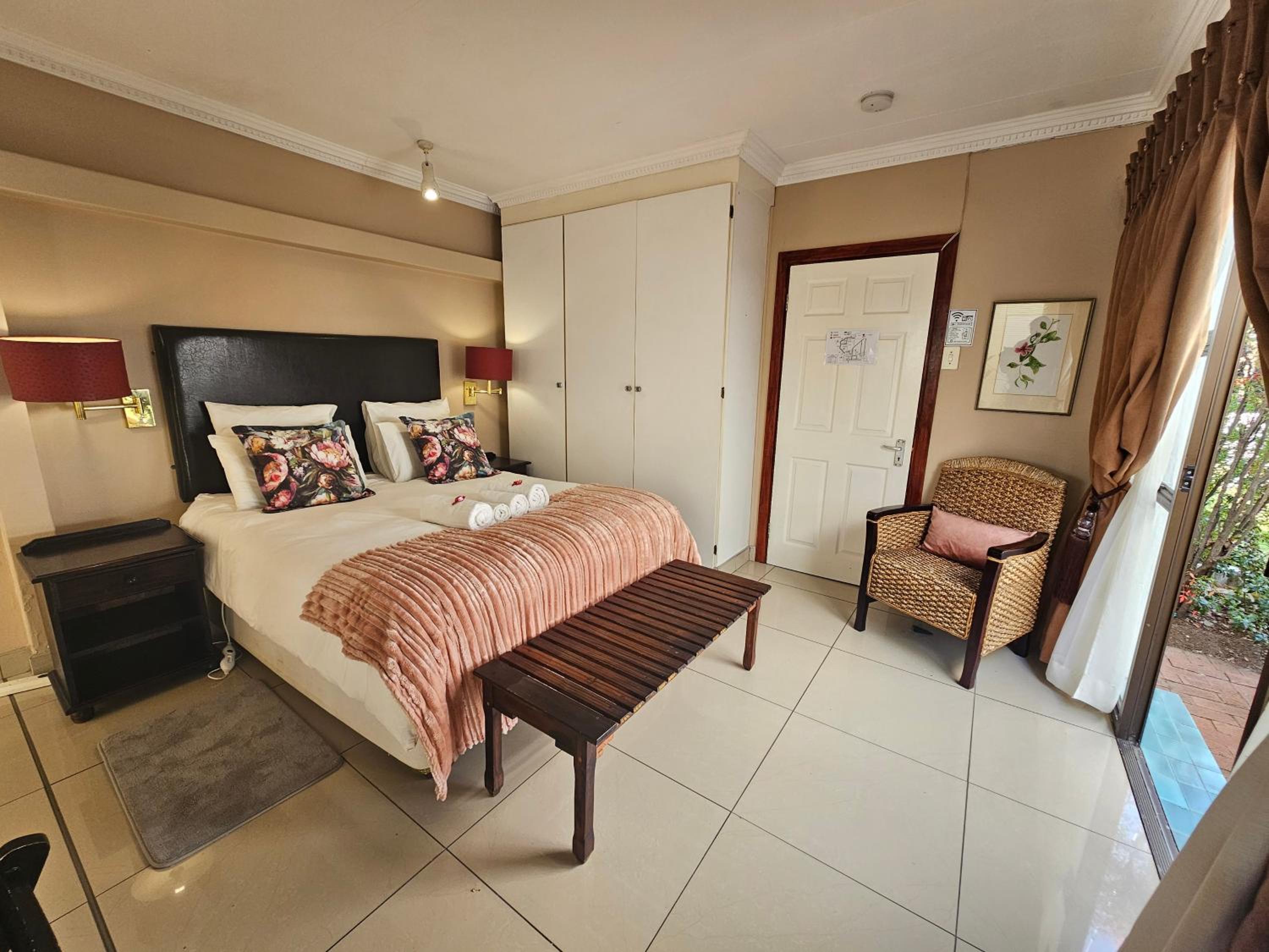 Deluxe Queen Room - Photo 1