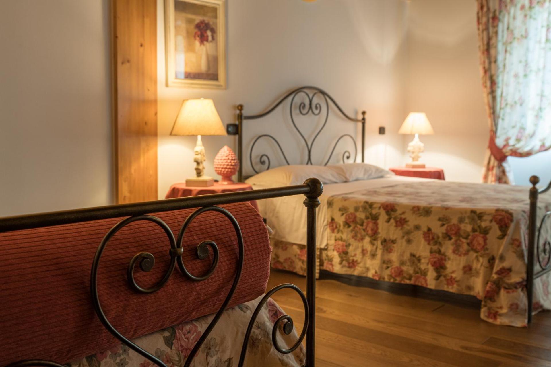 Deluxe Double Room - Photo 10