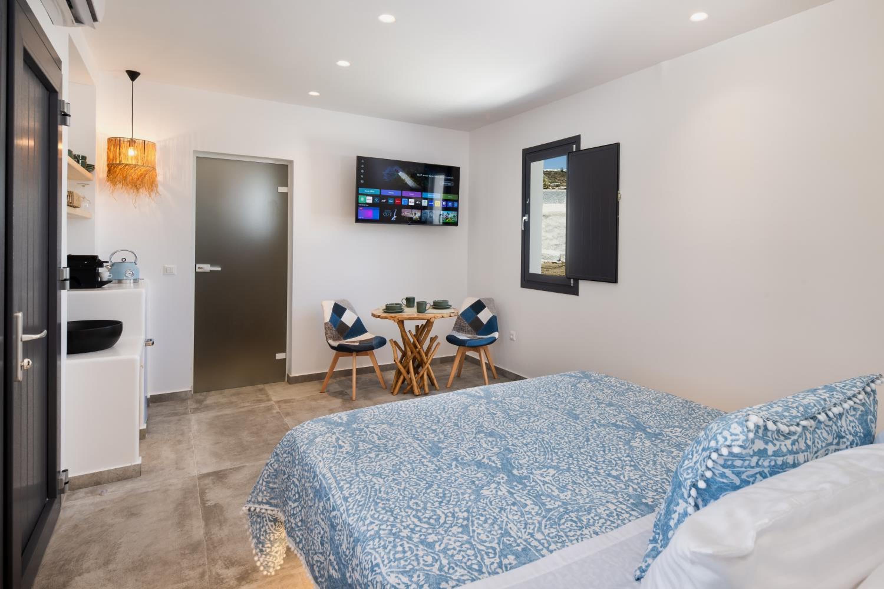 Aiolos Suite with Private Hot Tub