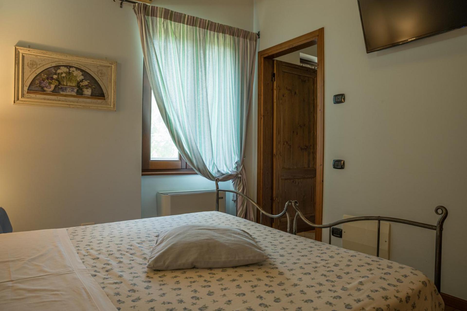 Double Room - Photo 16