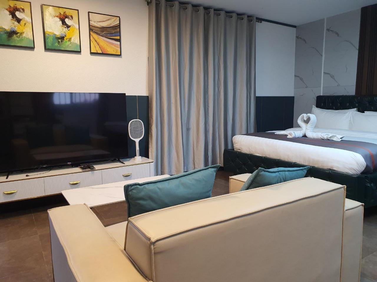 Twin Room with Private Bathroom
