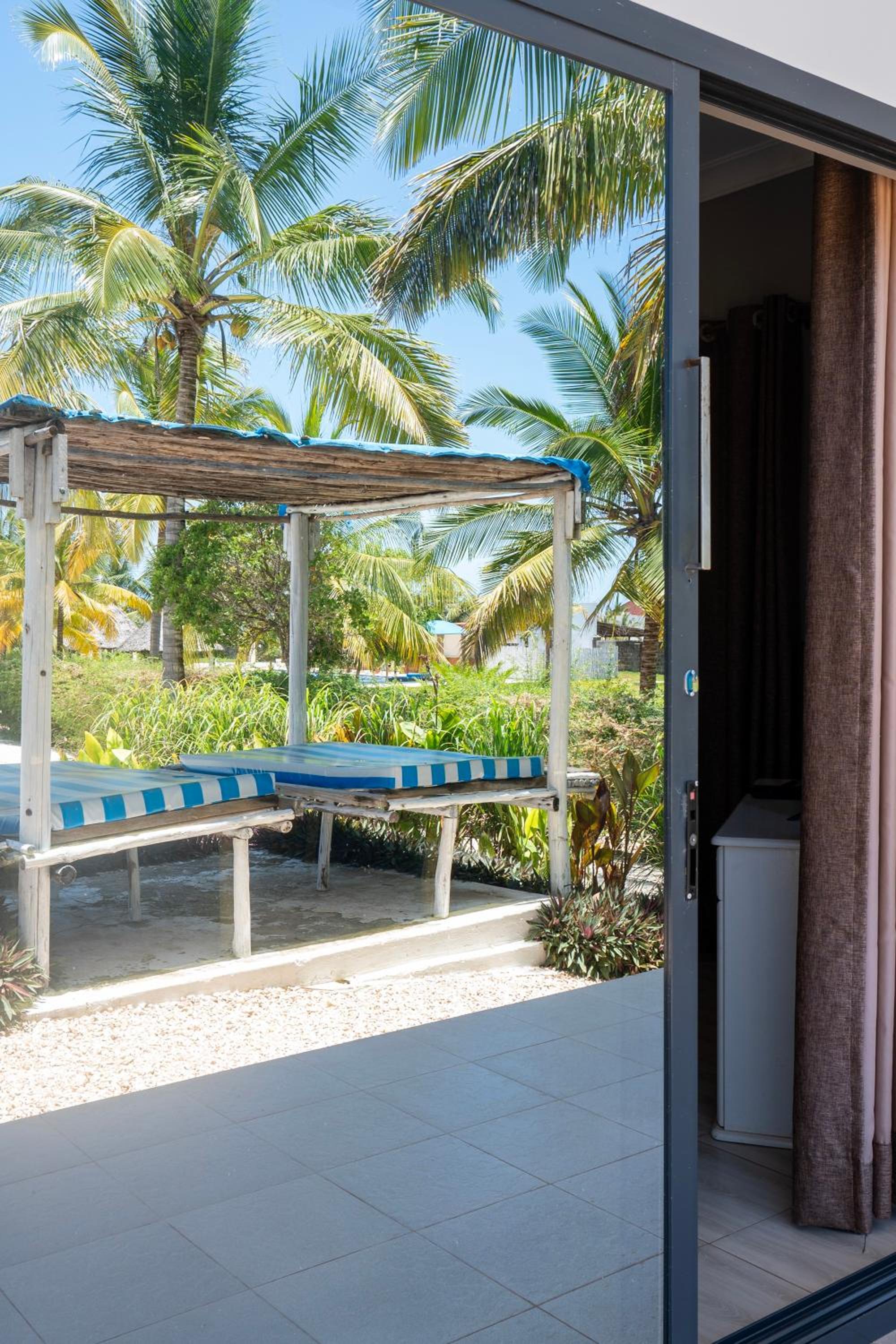 Junior Suite with Garden View