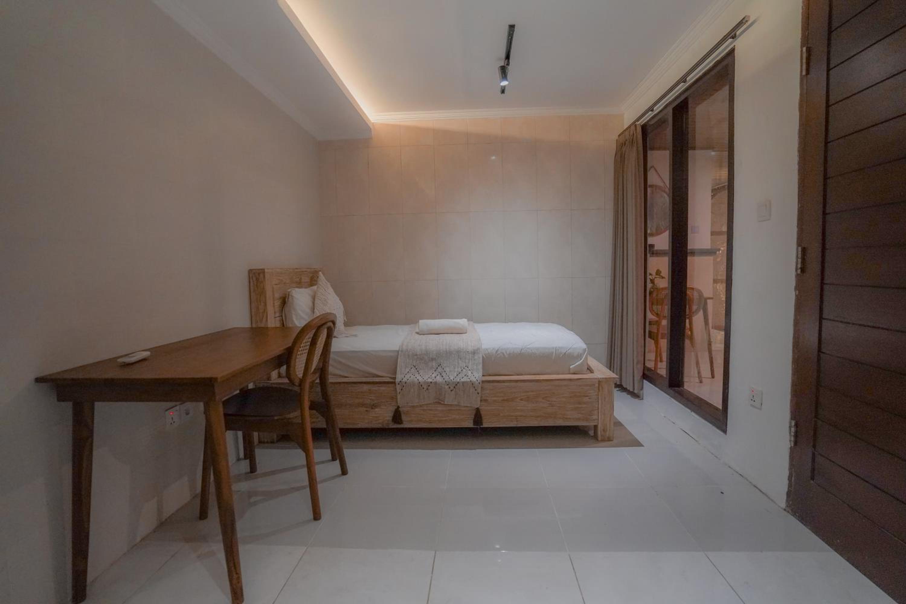 Standard Twin Room - Photo 3