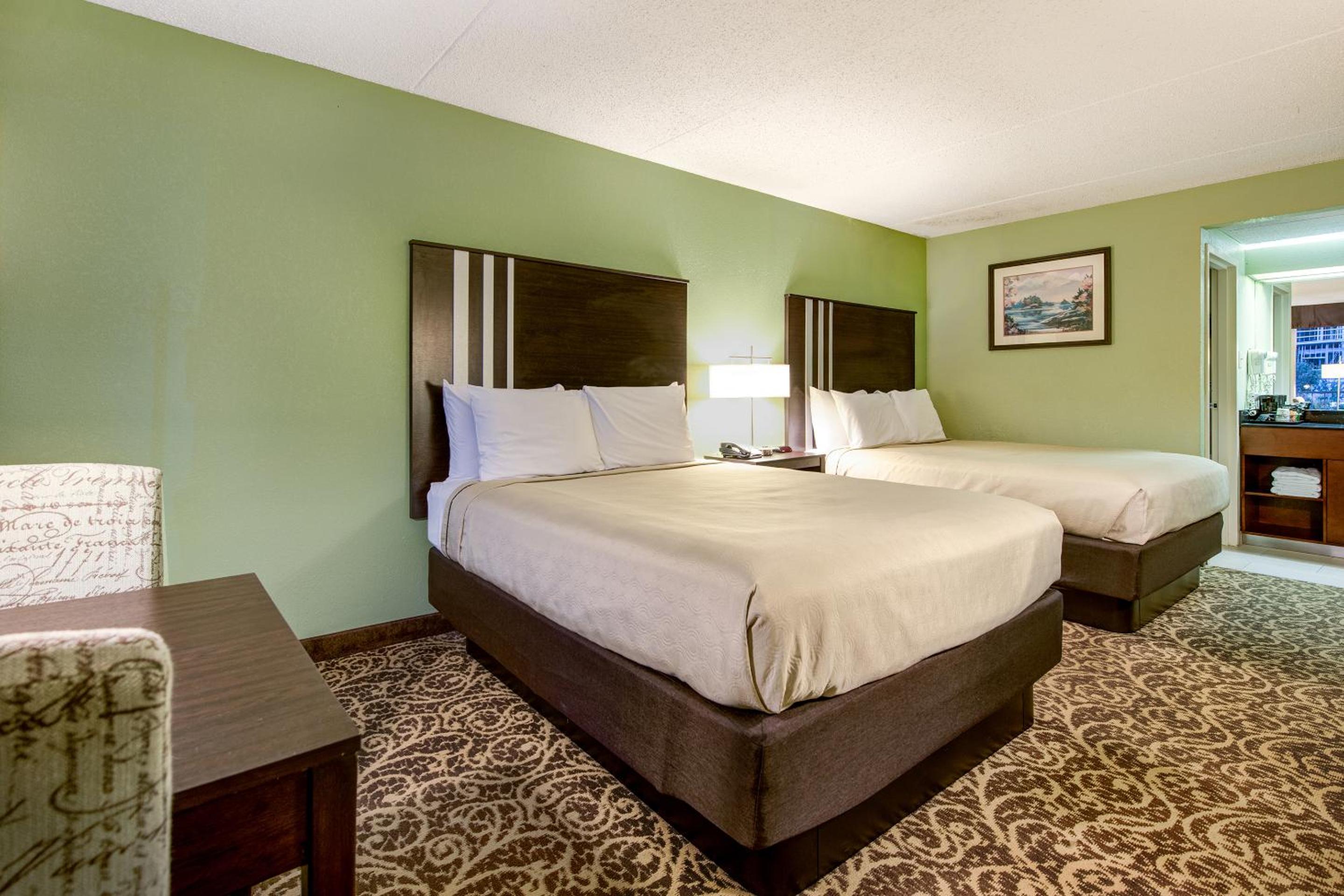 Queen Room with Pool View photo 1