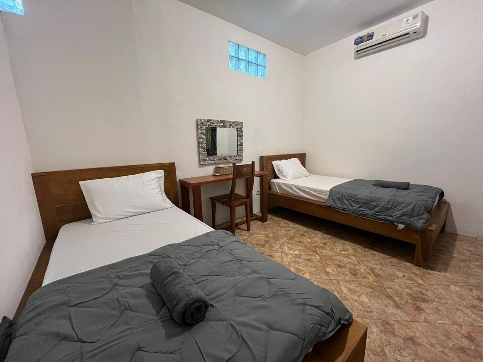Standard Twin Room with Shared Bathroom