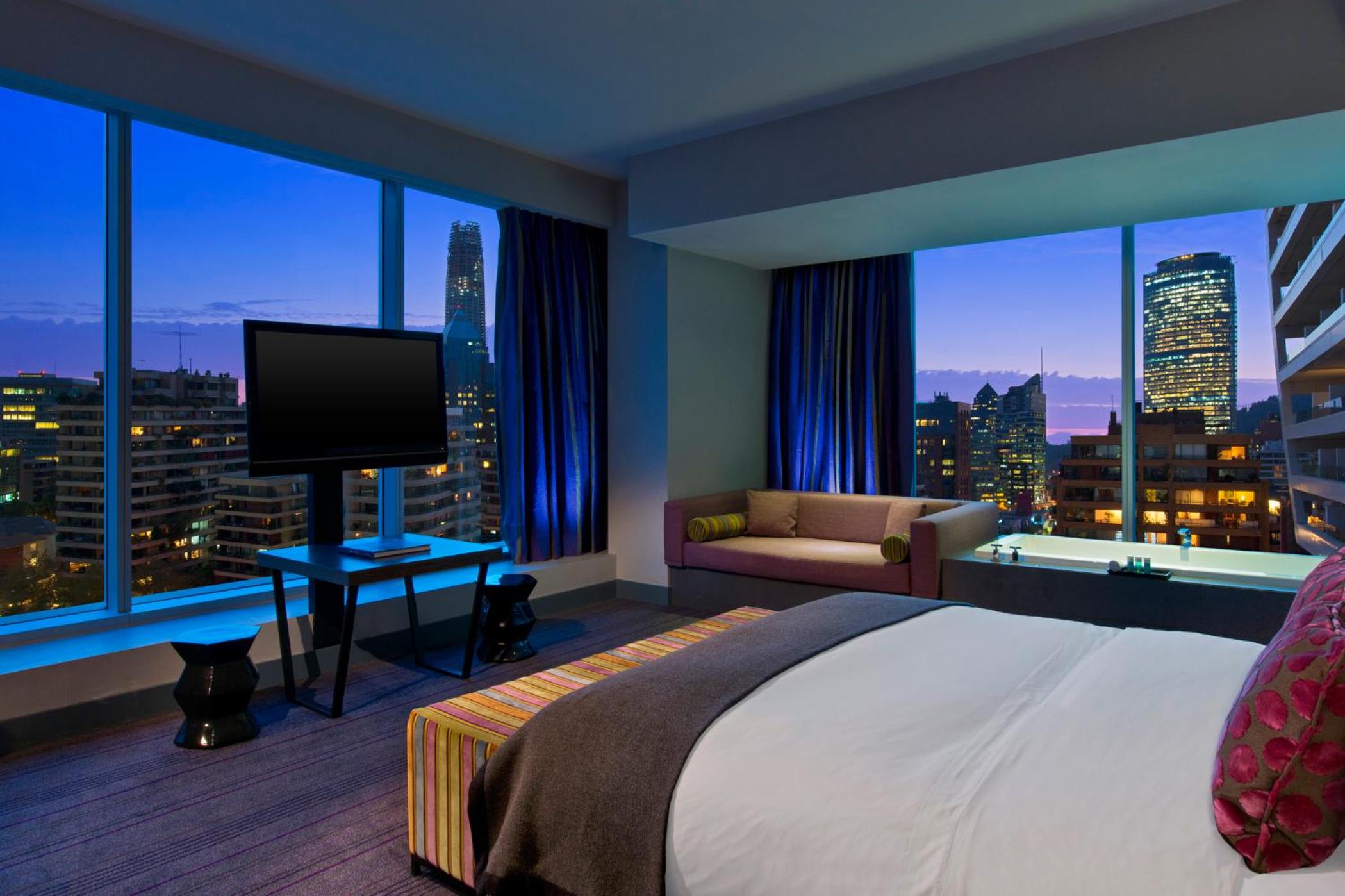 Cool Corner, Guest room, 1 King, City view - Photo 3
