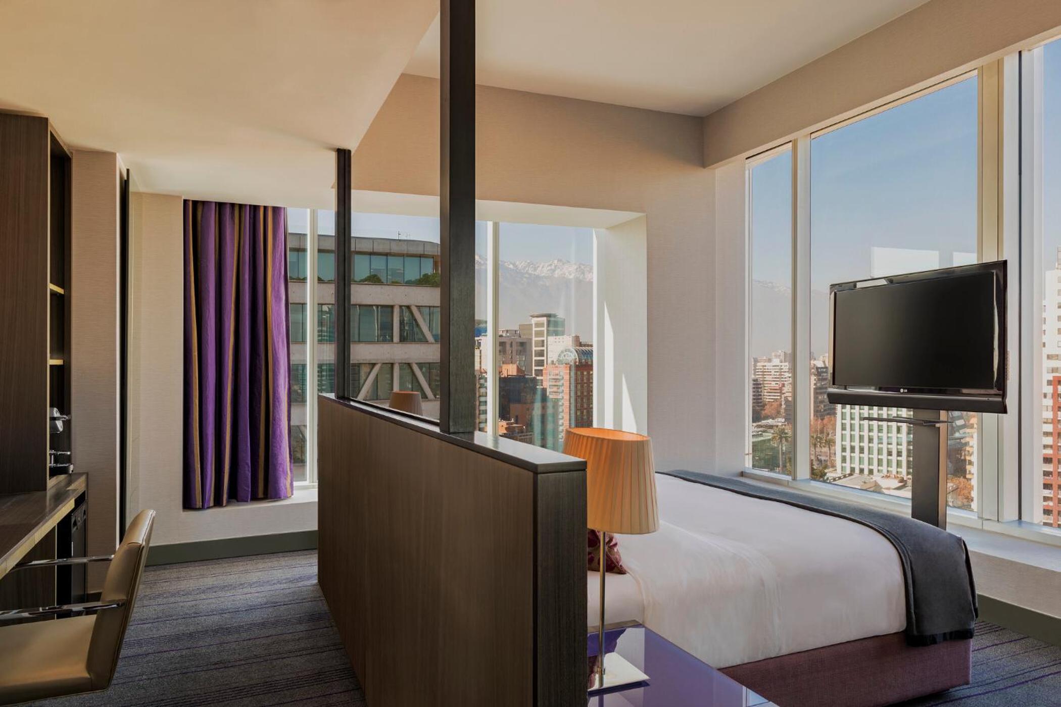 Cool Corner, Guest room, 1 King, City view - Photo 4