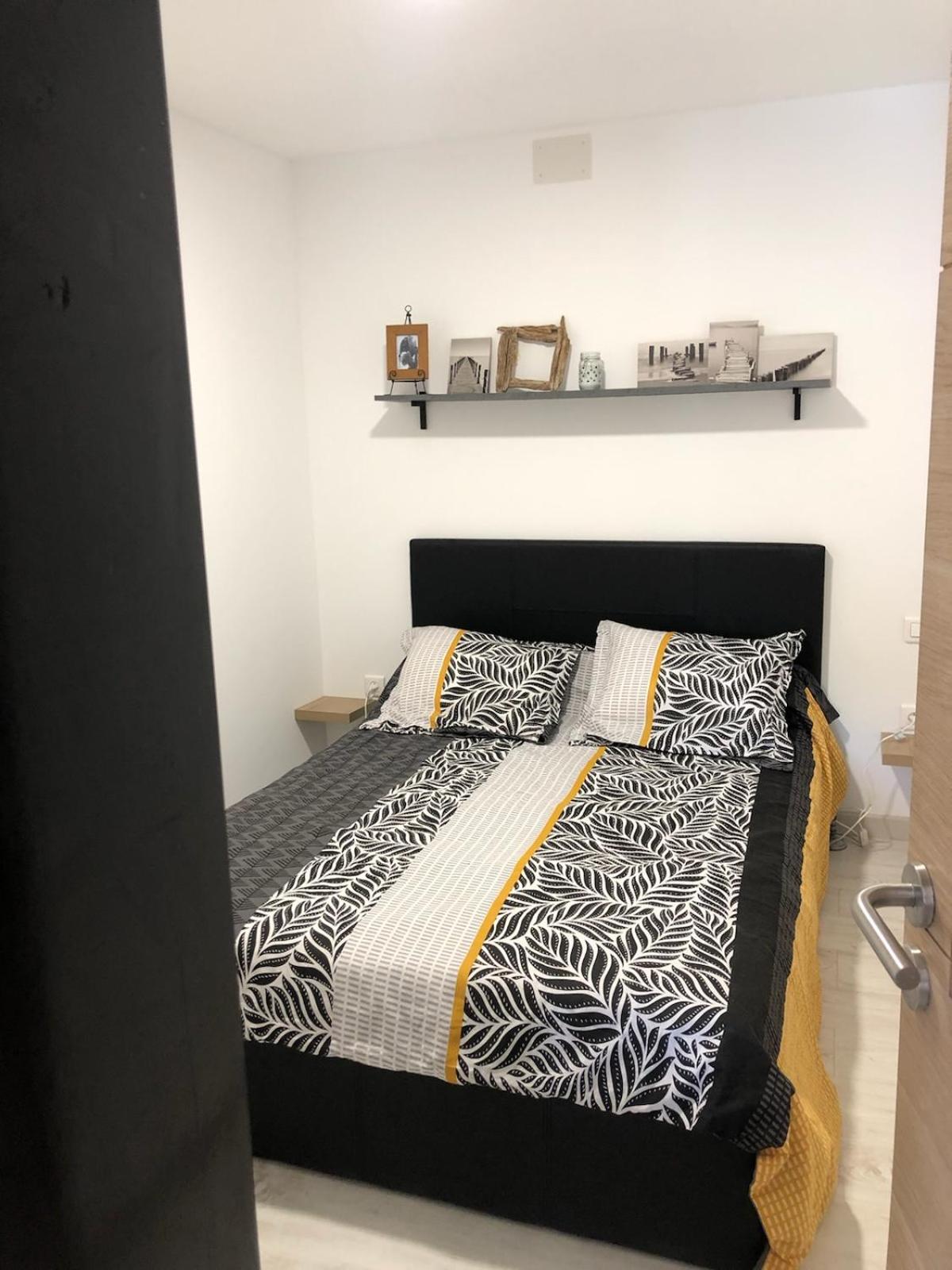 One-Bedroom Apartment photo 3