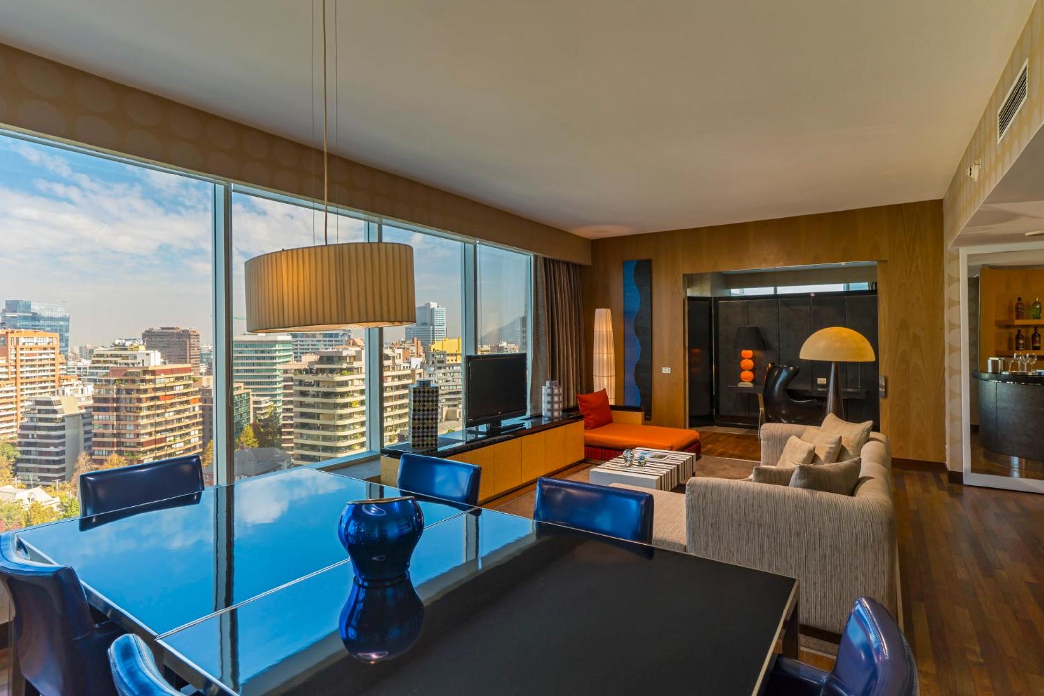 Wow, Suite, 1 King, City view - Photo 3
