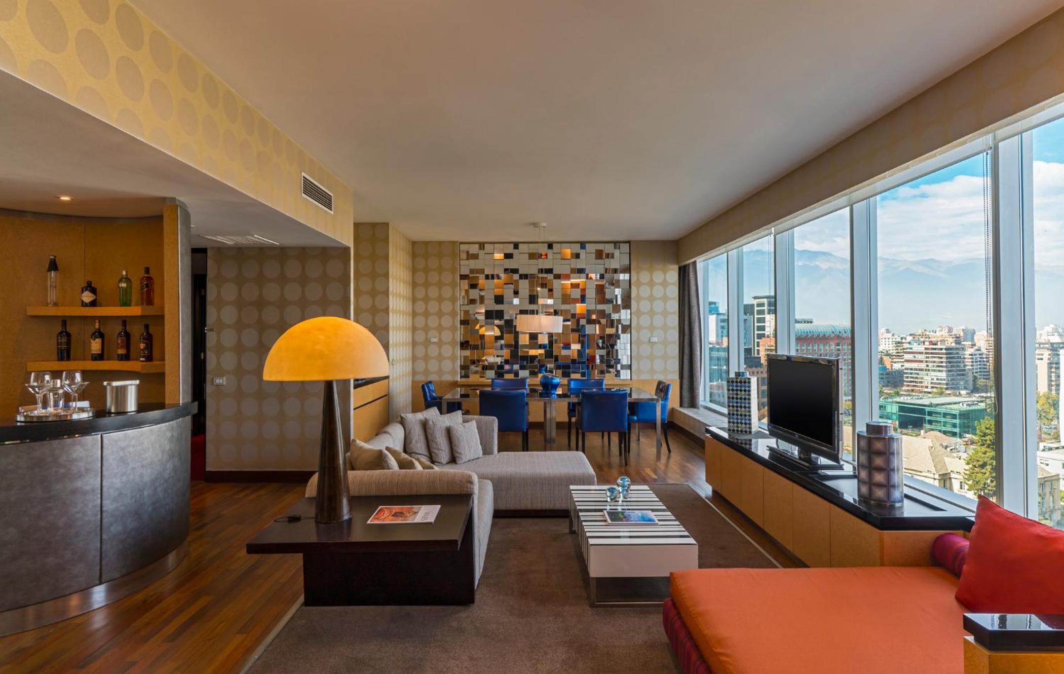Wow, Suite, 1 King, City view - Photo 4