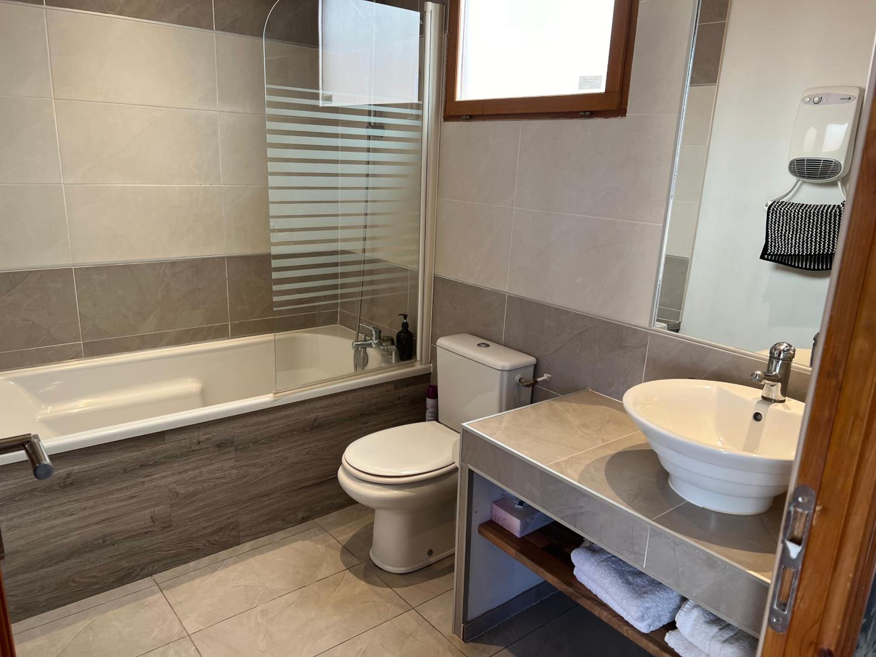 Double Room - Photo 20