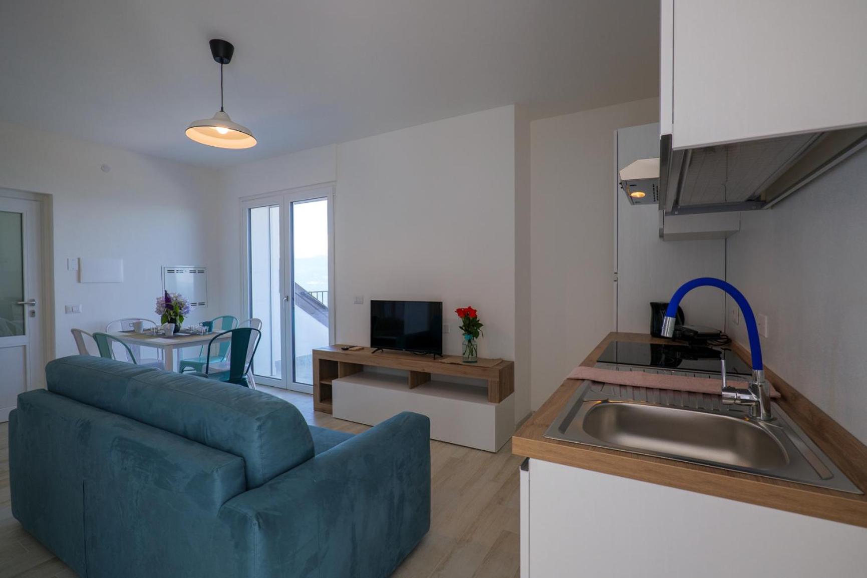 Apartment with Mountain View