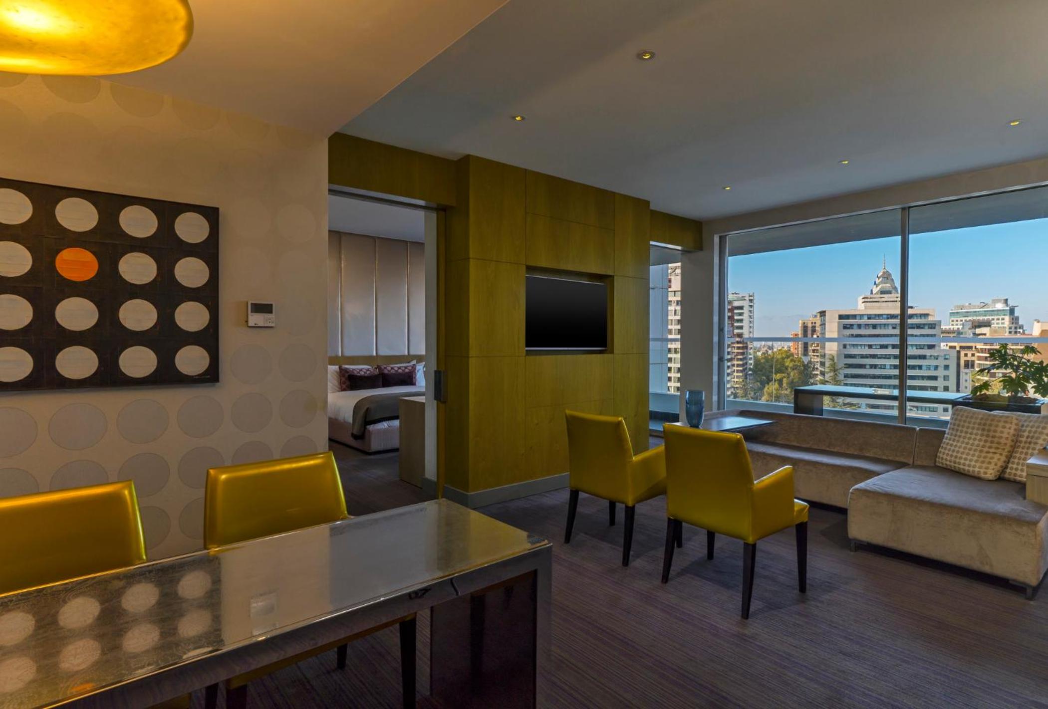 Fantastic, Suite, 1 King, City view - Photo 5