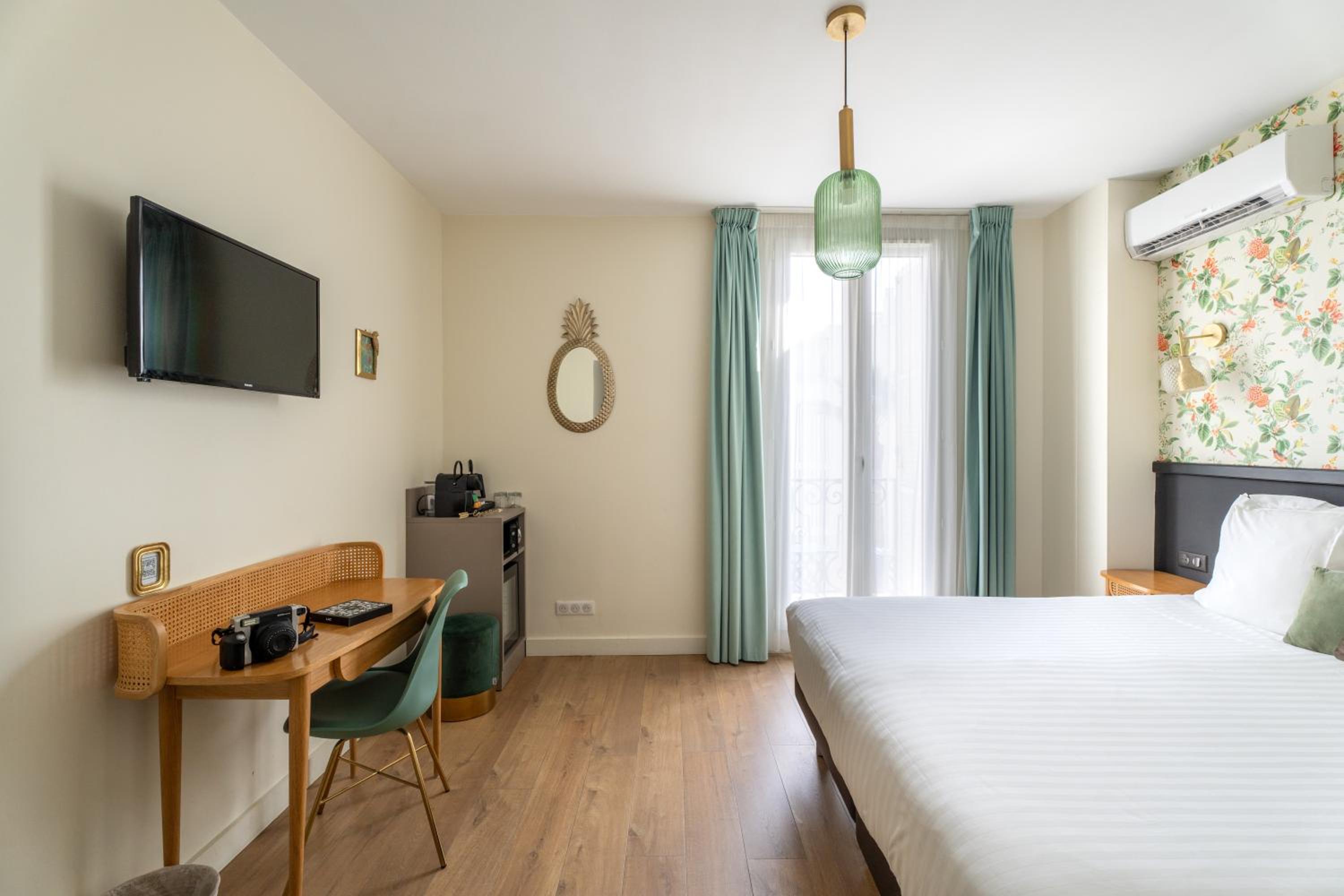 Prestige Room with balcony thumbnail 6