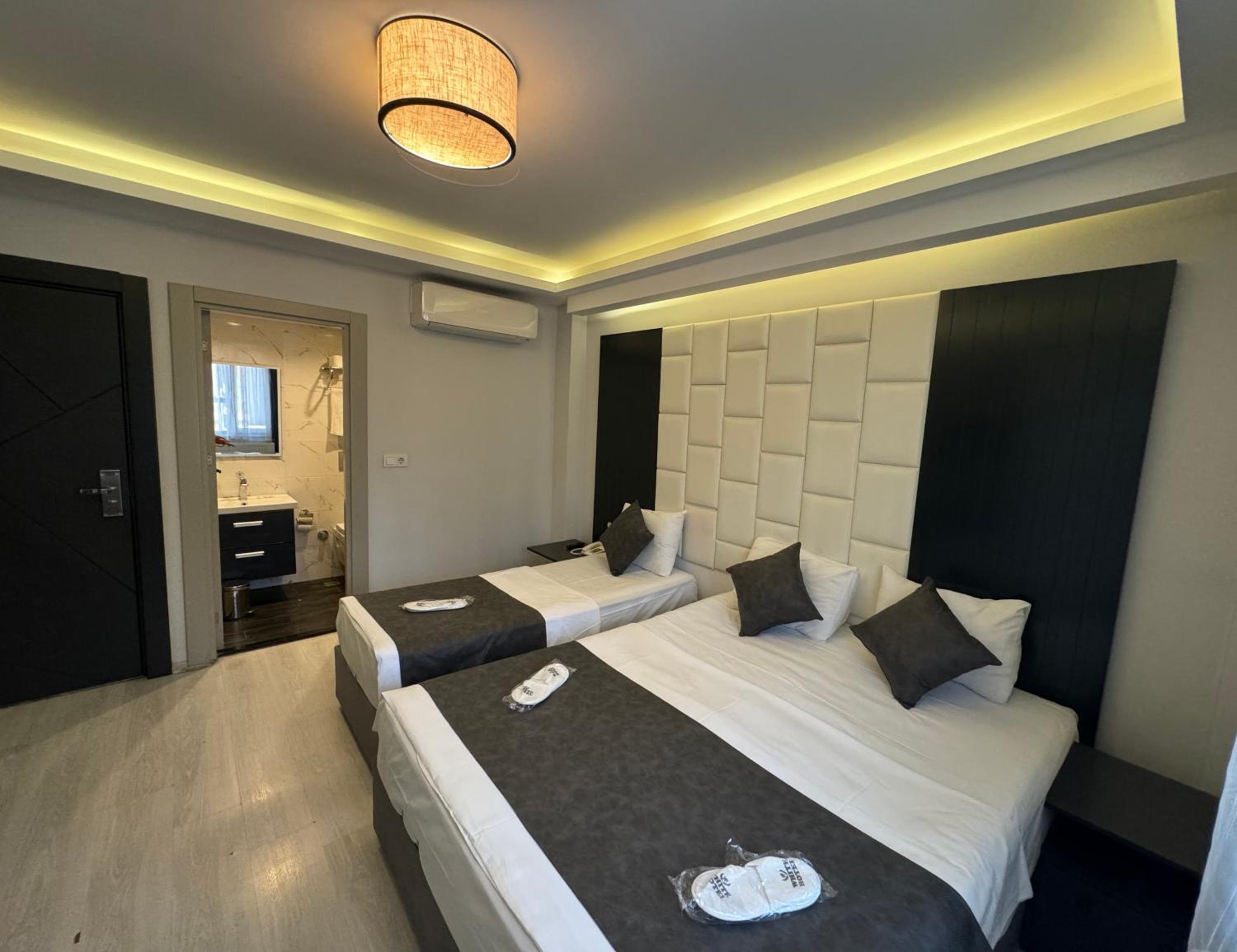 Superior Triple Room photo 2