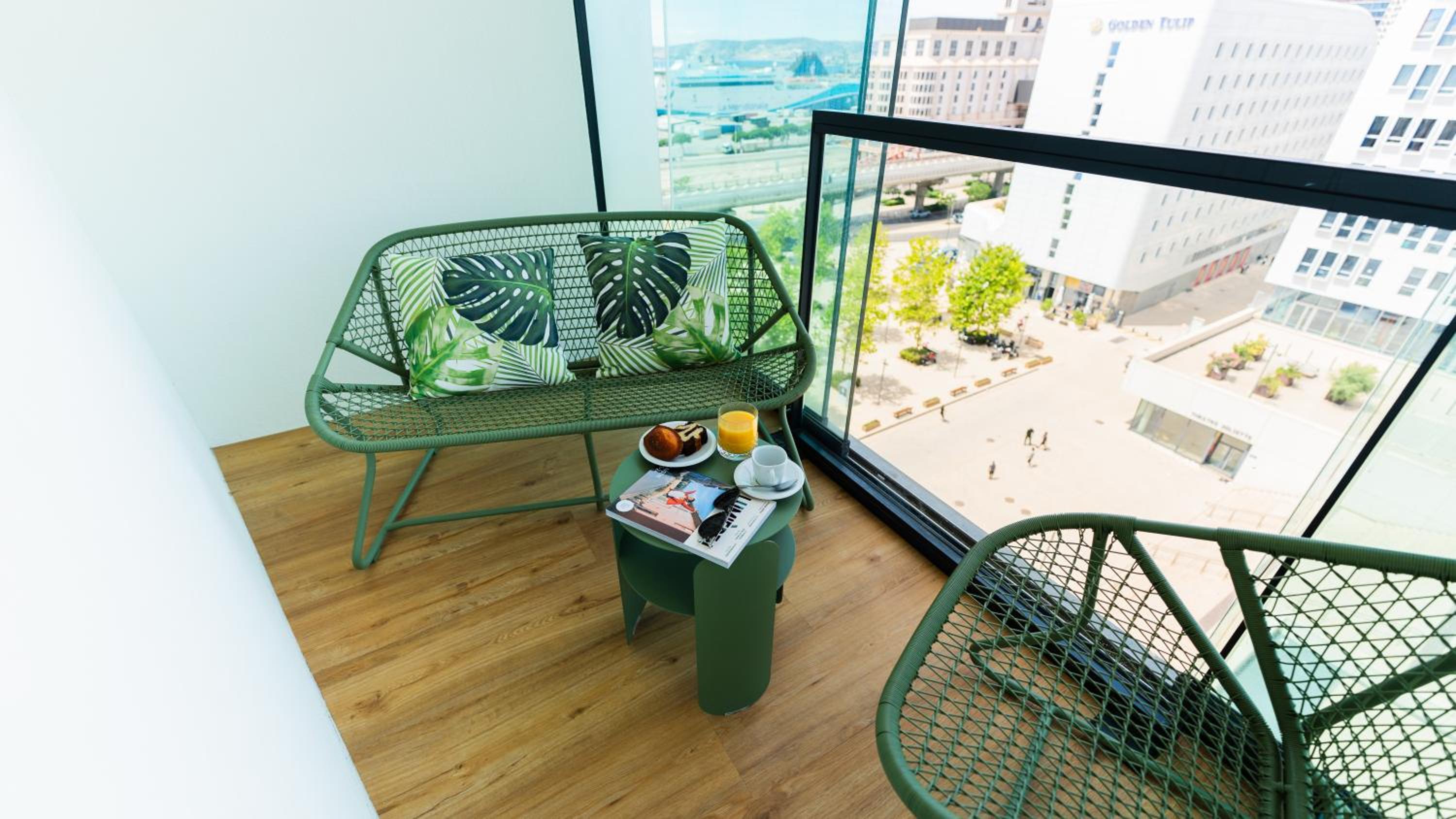 Superior Queen Suite with Balcony - Photo 10