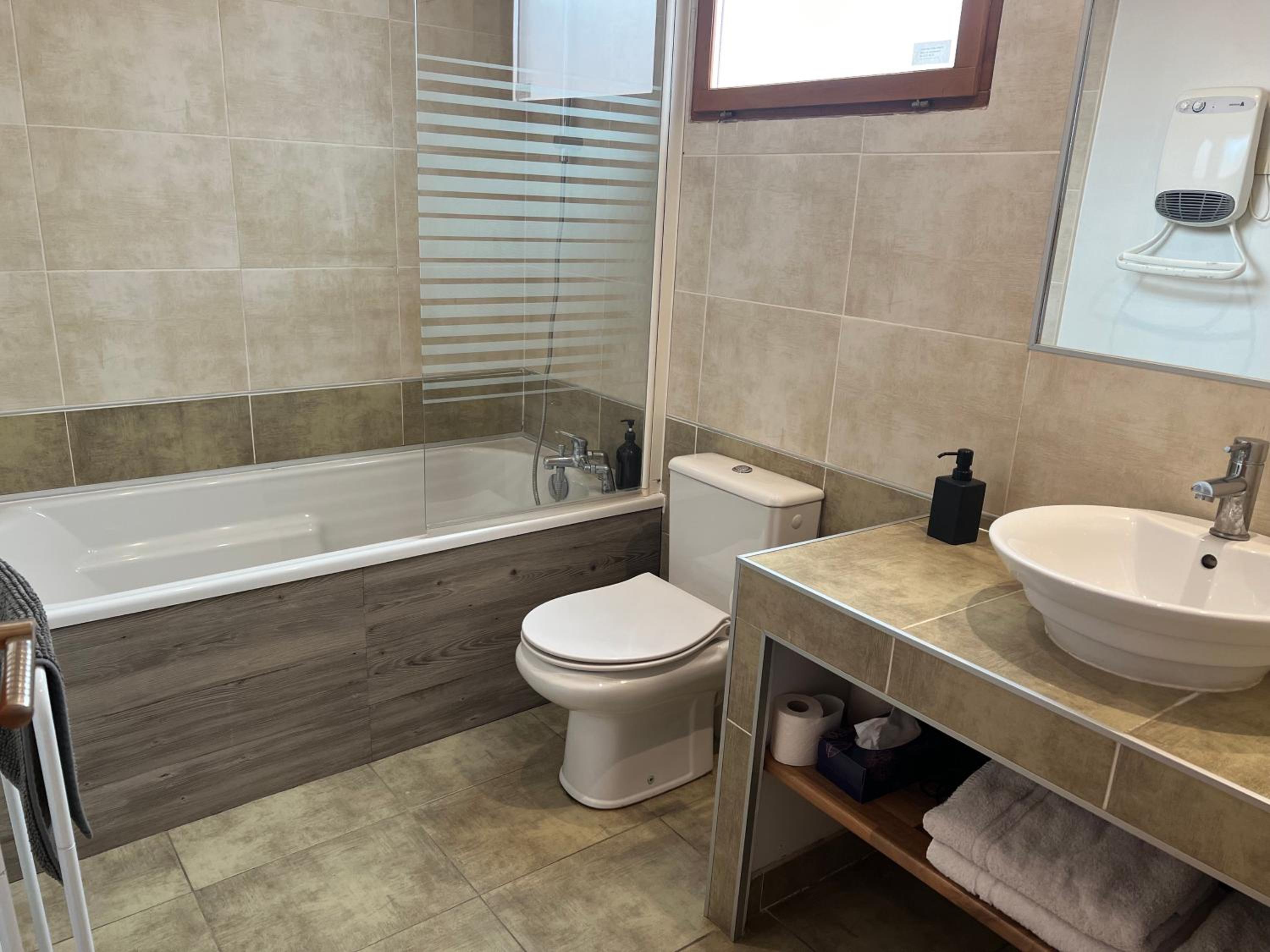 Double Room - Photo 11