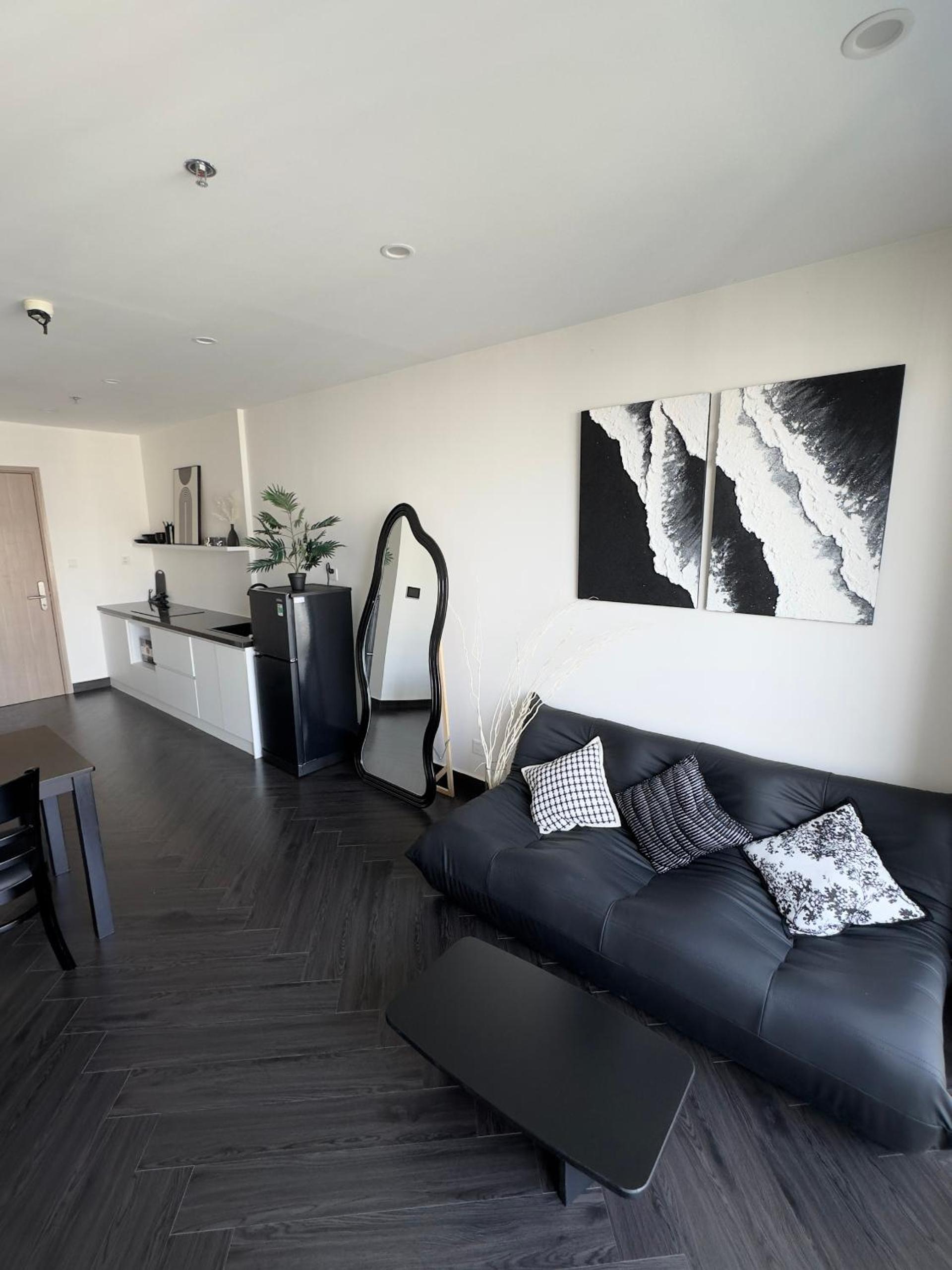 Apartment With View And Balcony photo 3