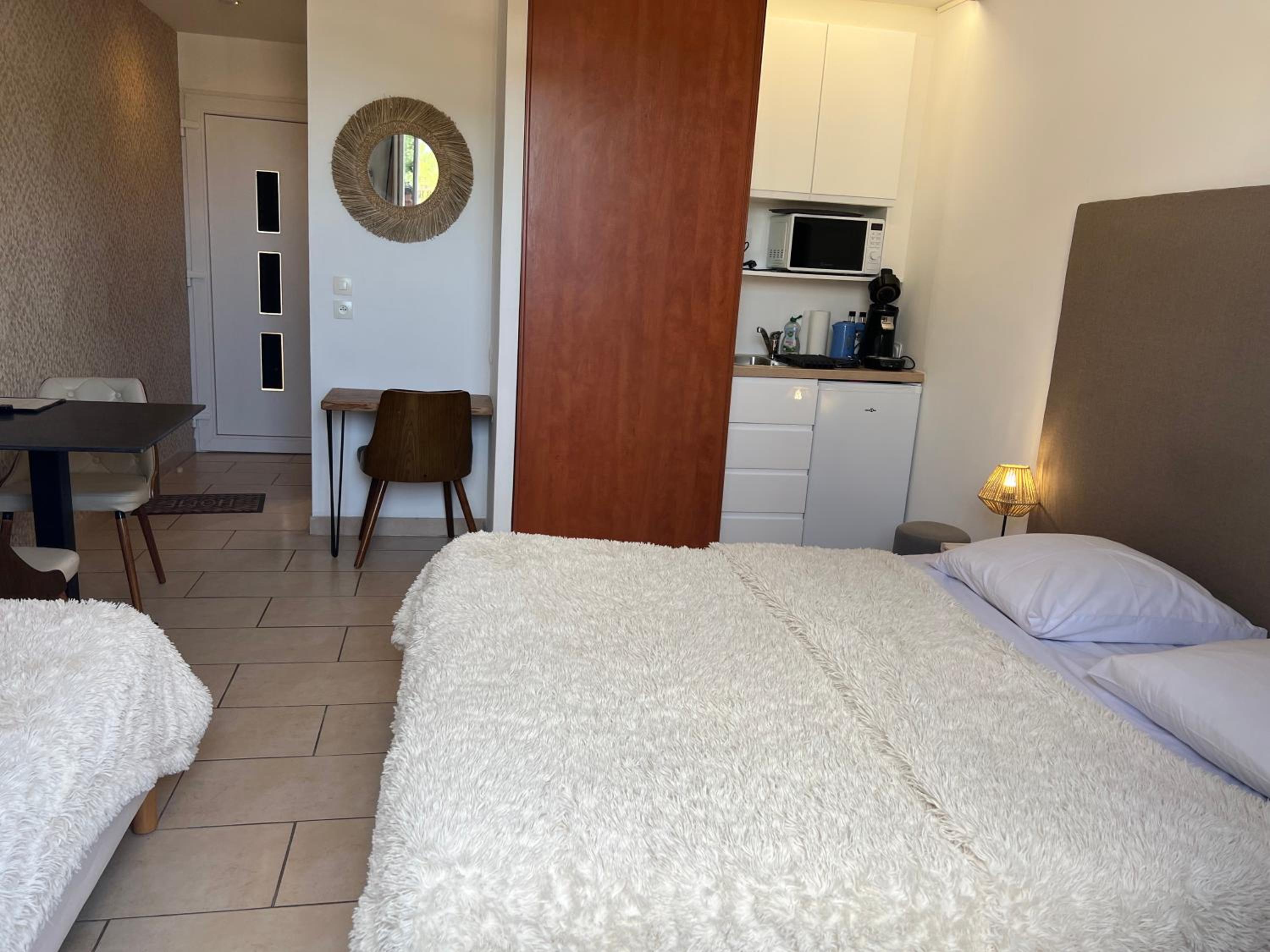 Double Room - Photo 30