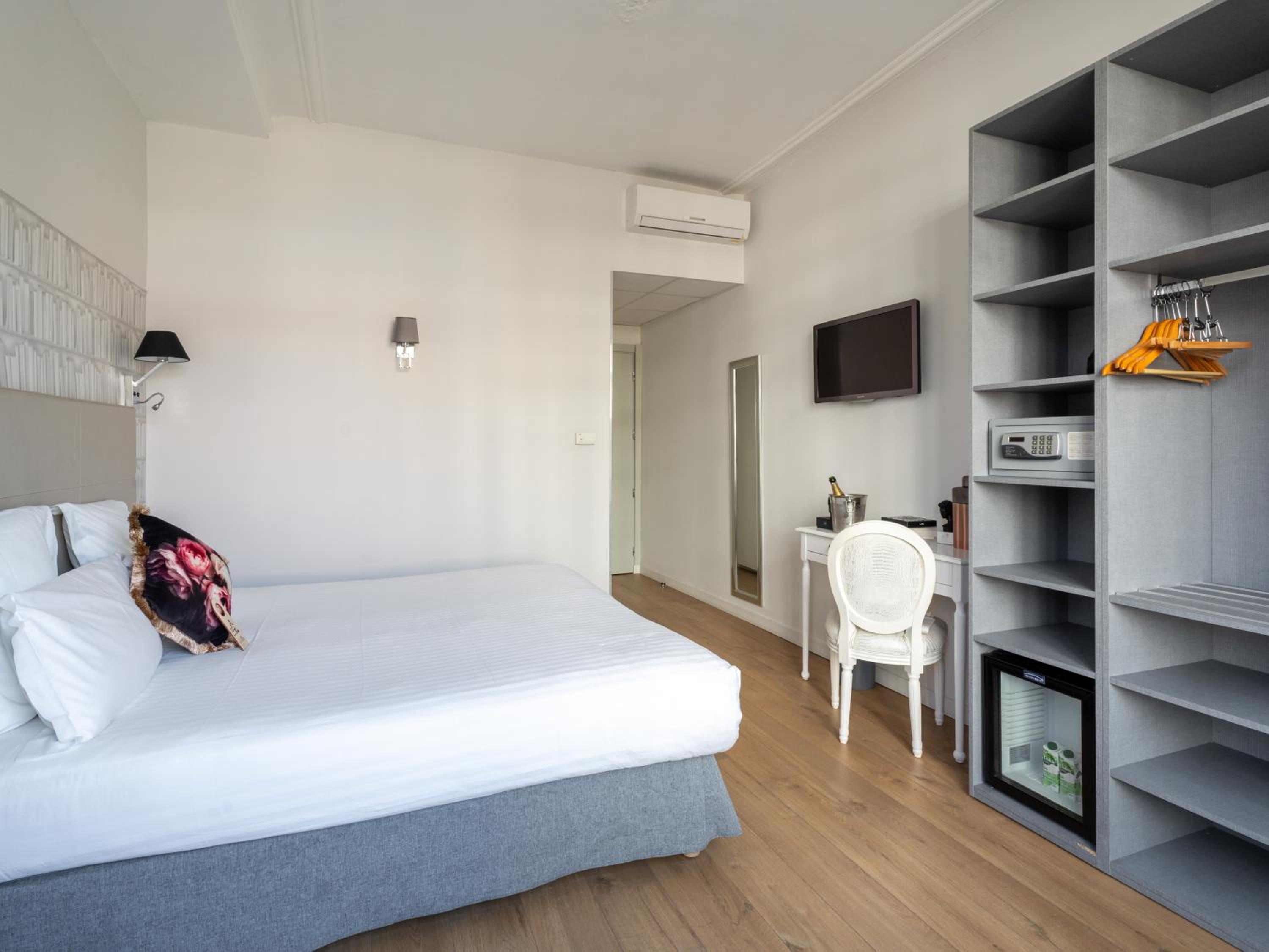 Standard Double Room - Photo 2