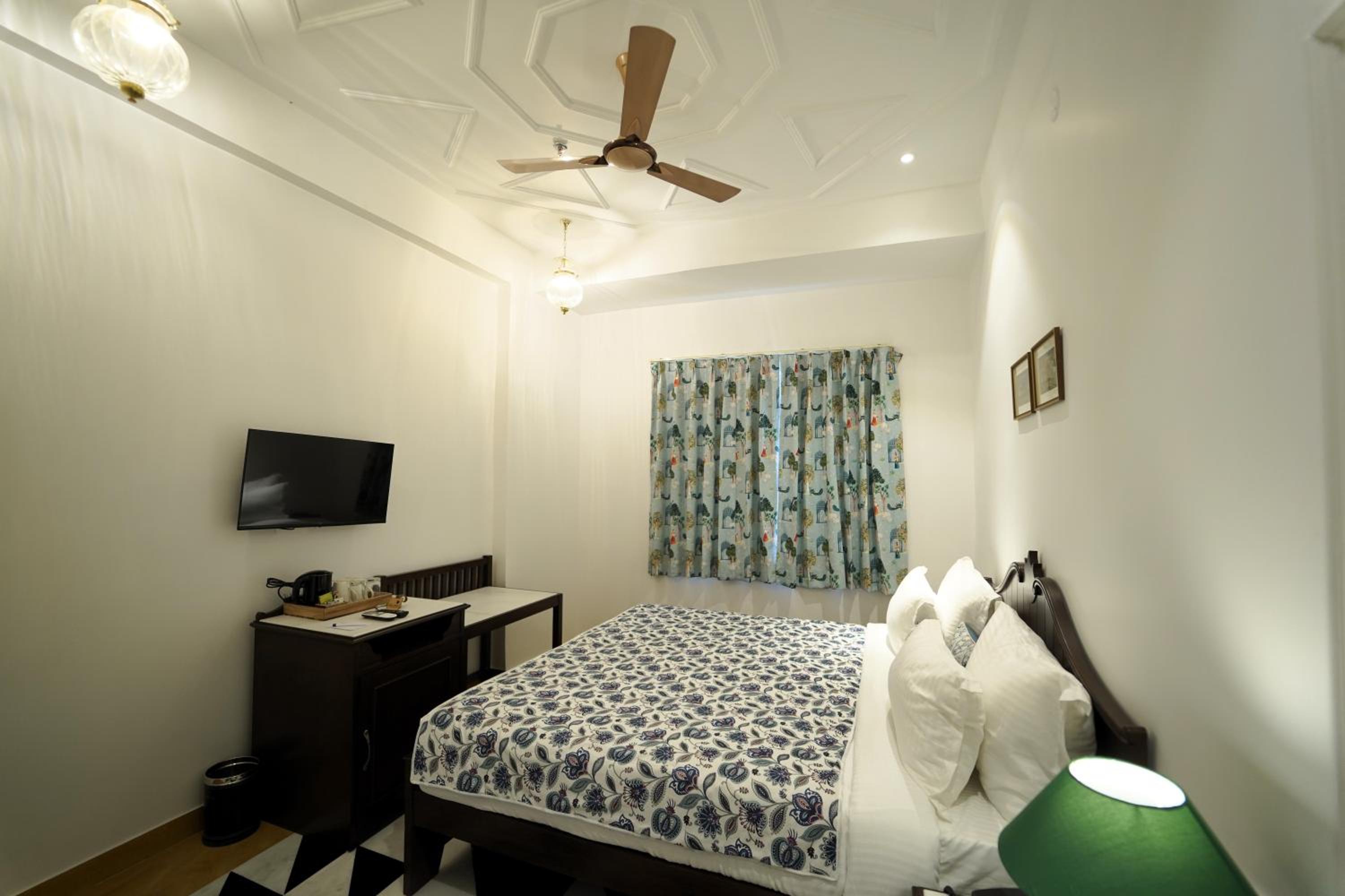 Deluxe Room - Photo 6