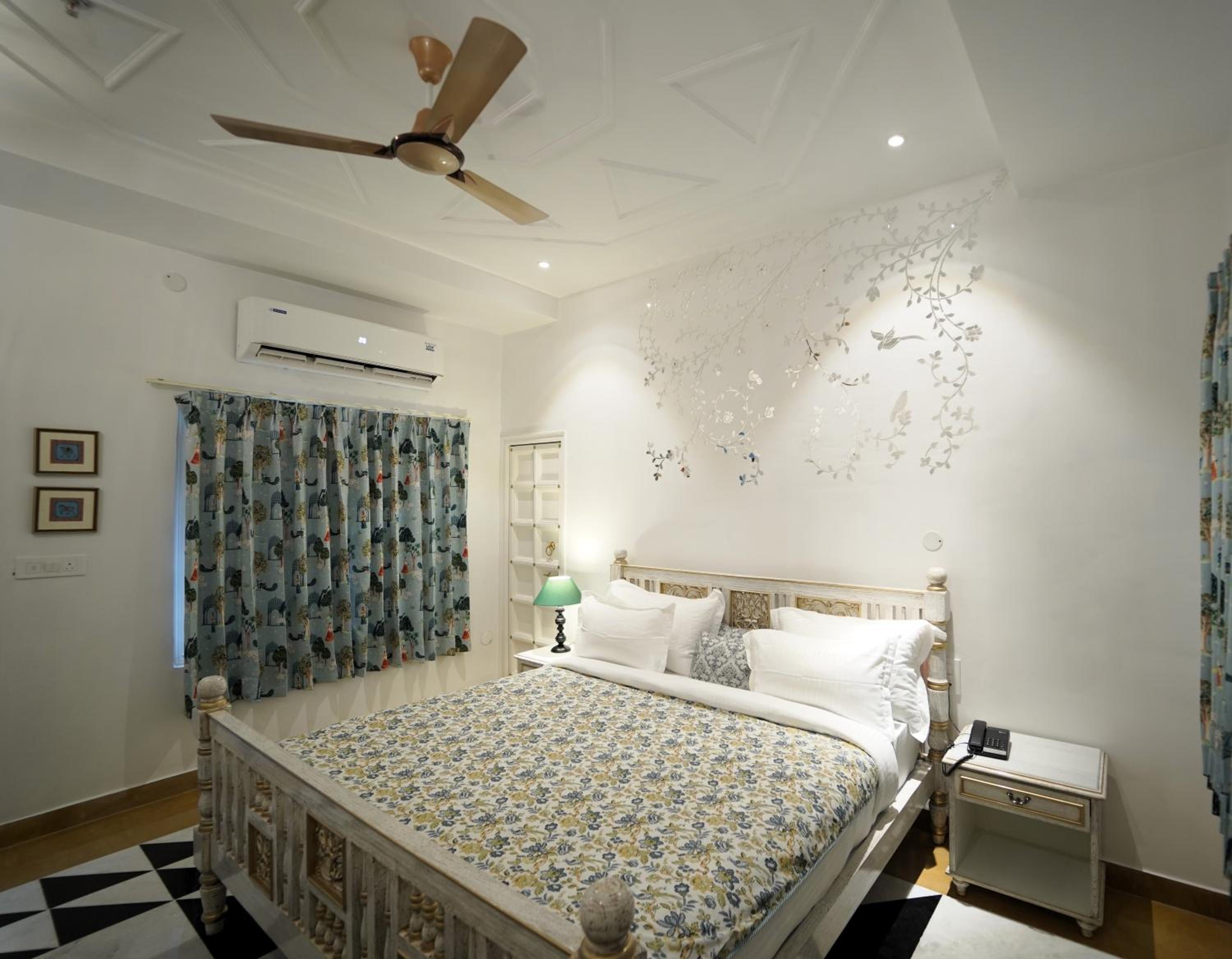 Premier Lake View Rooms - Photo 4