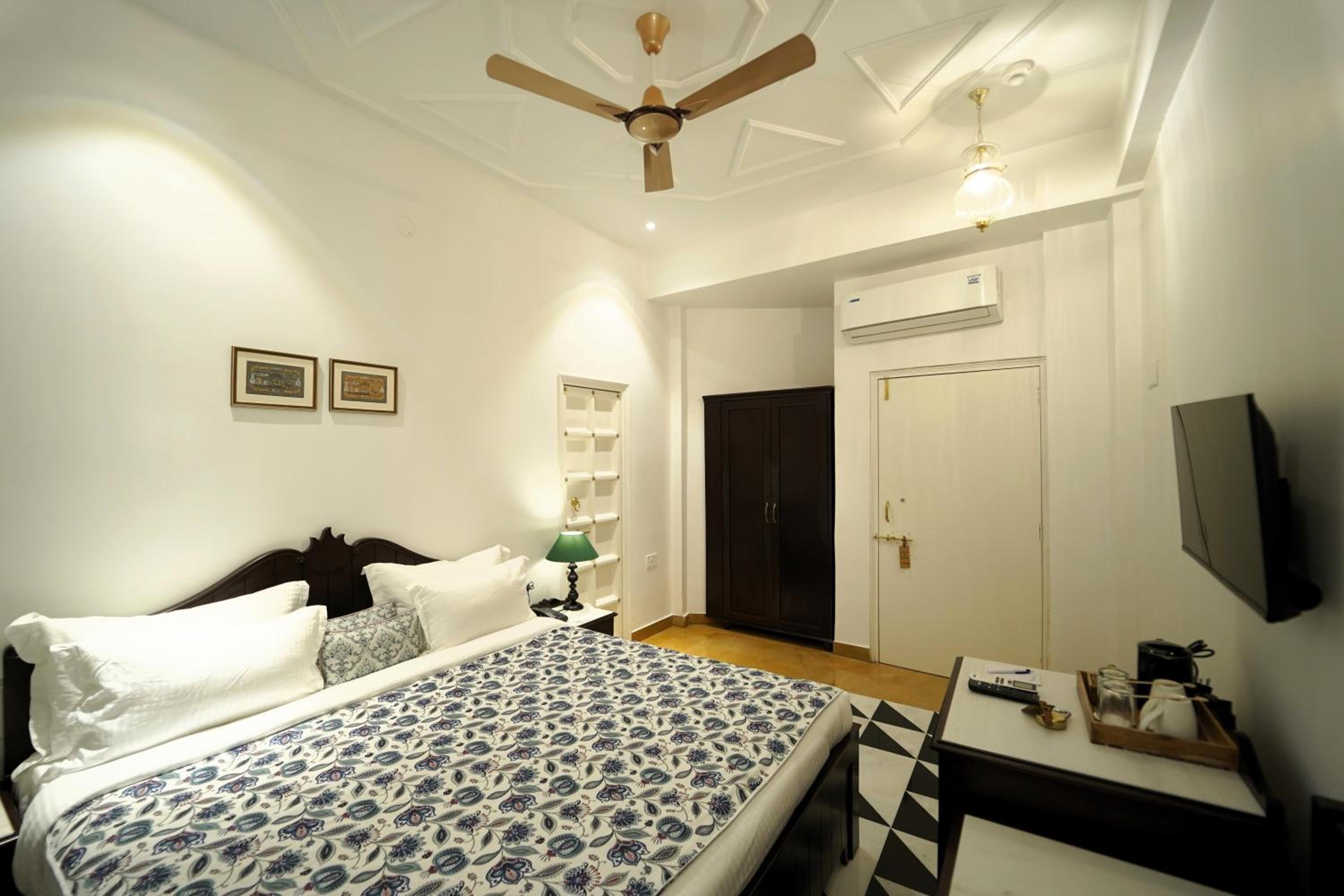Deluxe Room - Photo 8