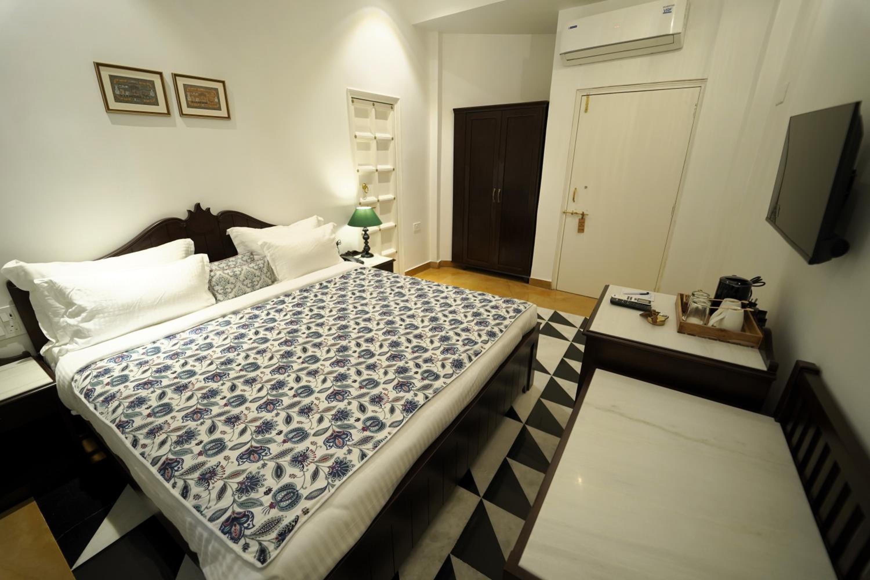 Deluxe Room - Photo 7