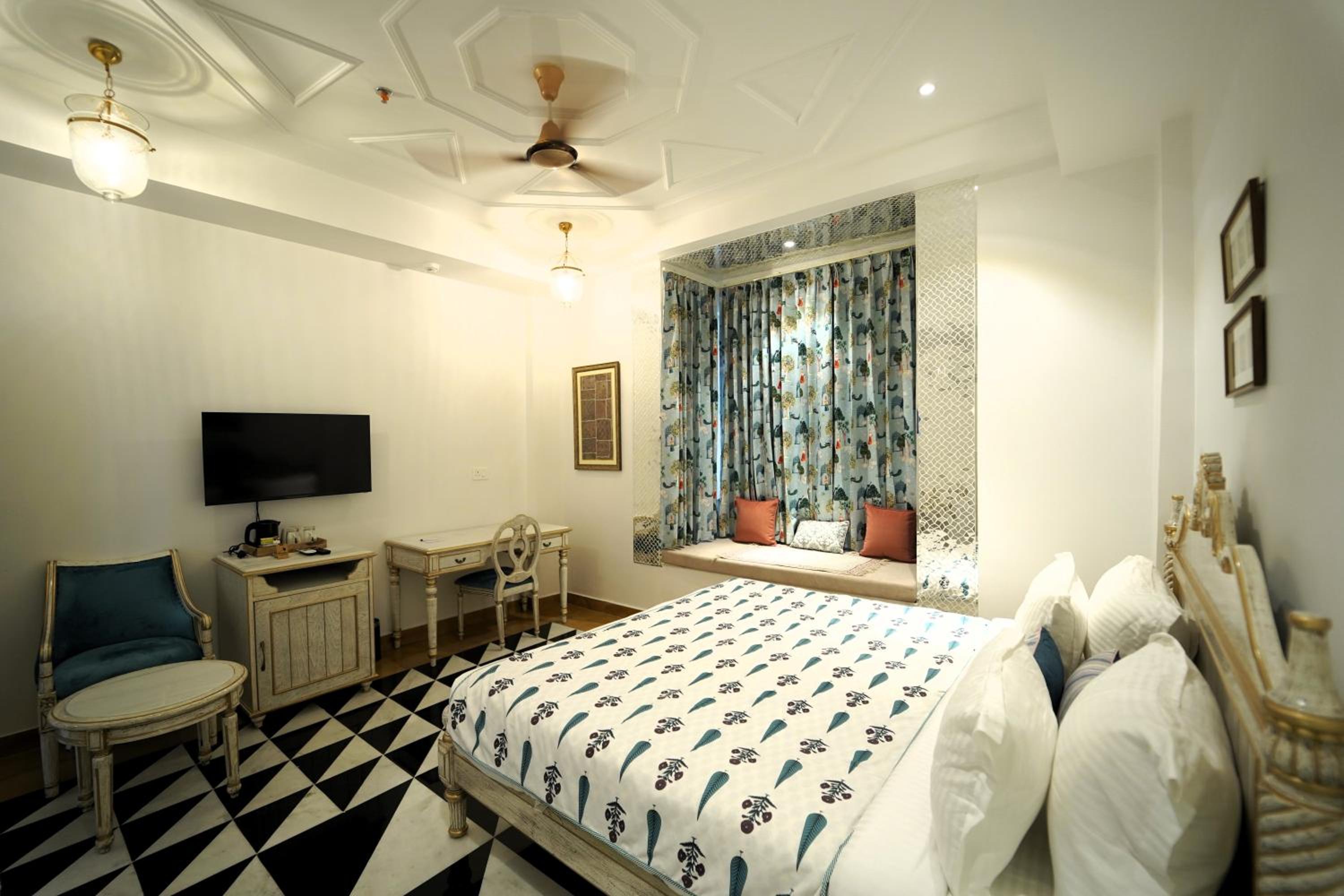 Superior Lake View Rooms - Photo 8