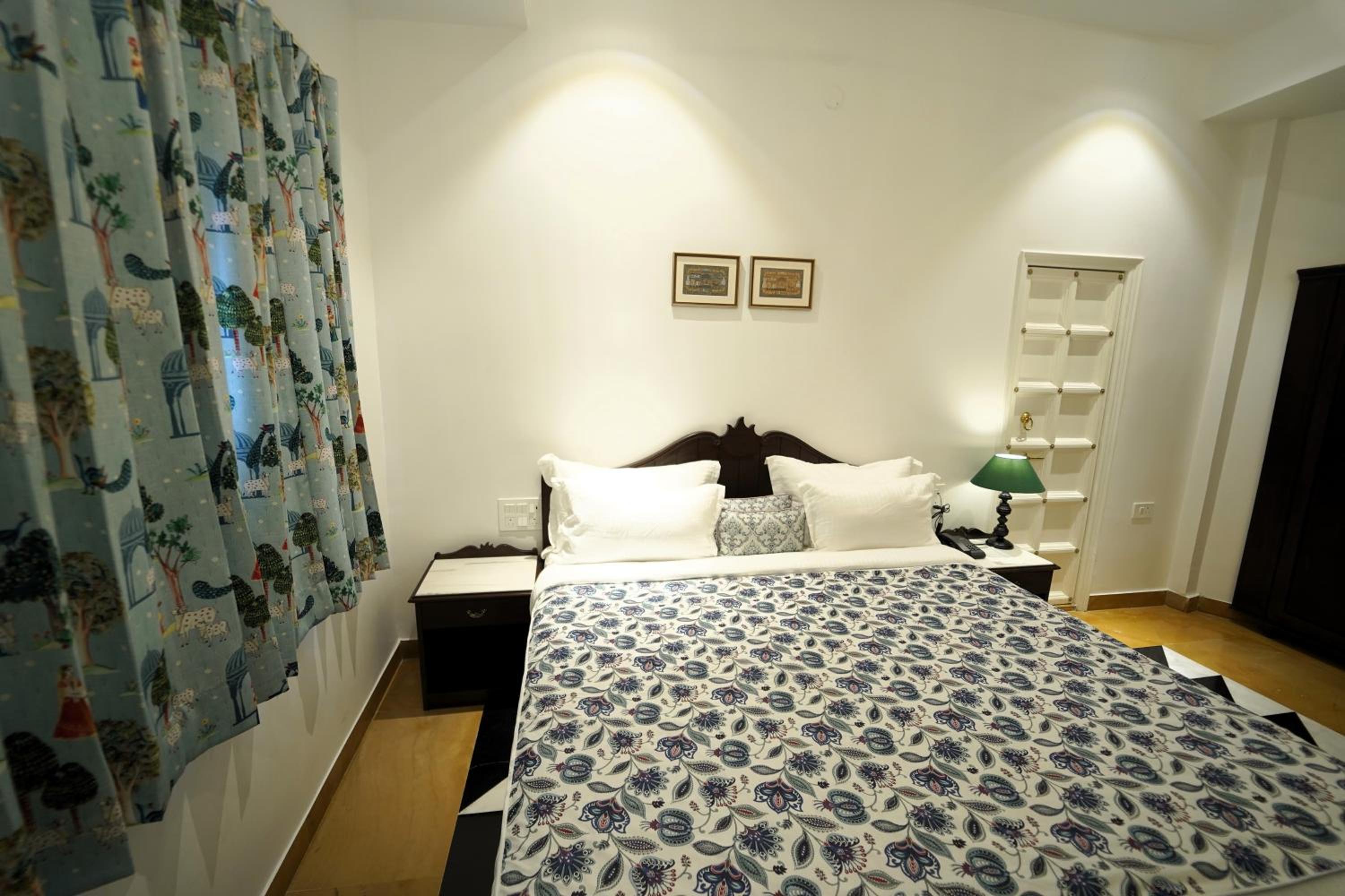Deluxe Room - Photo 9