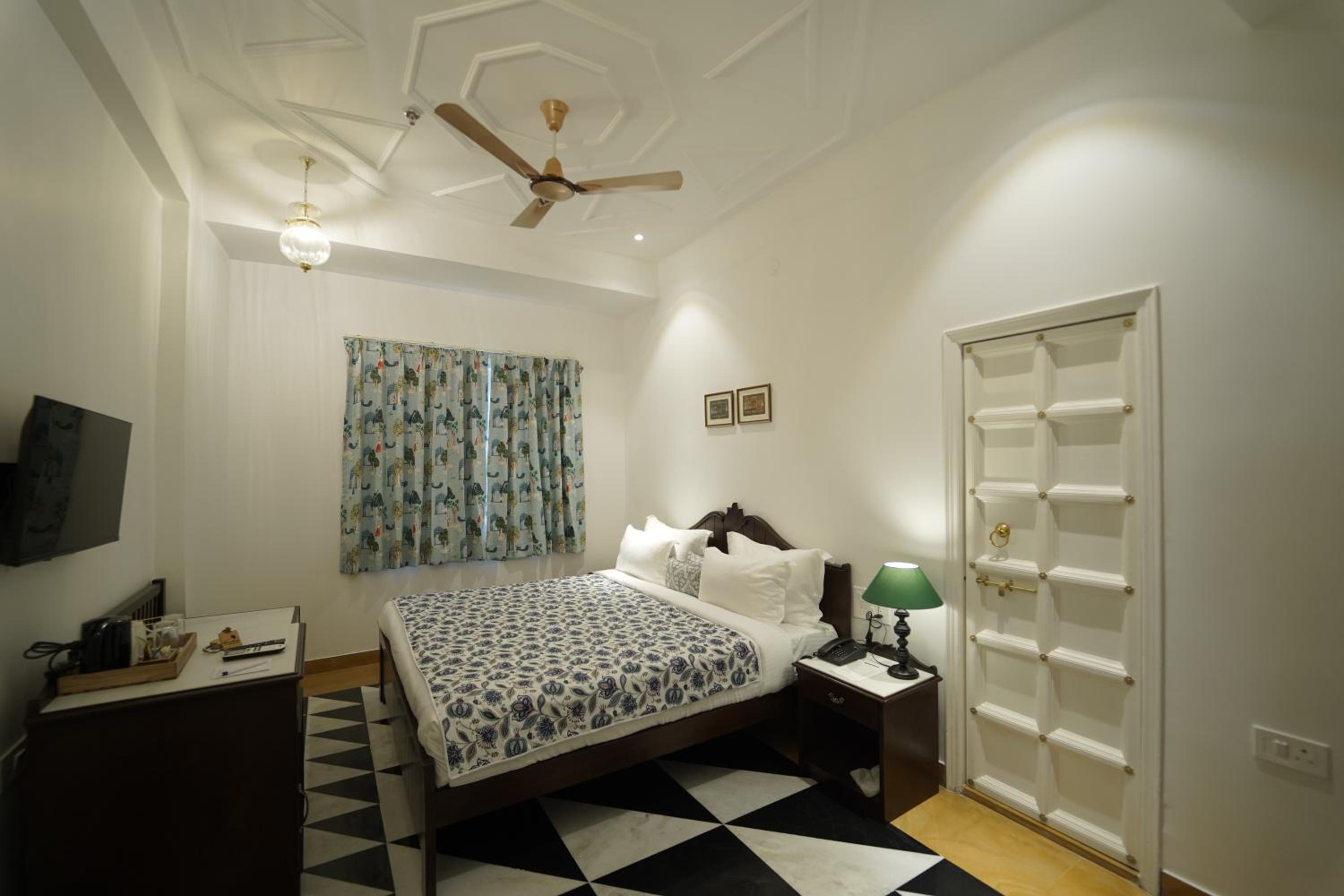 Deluxe Room - Photo 4