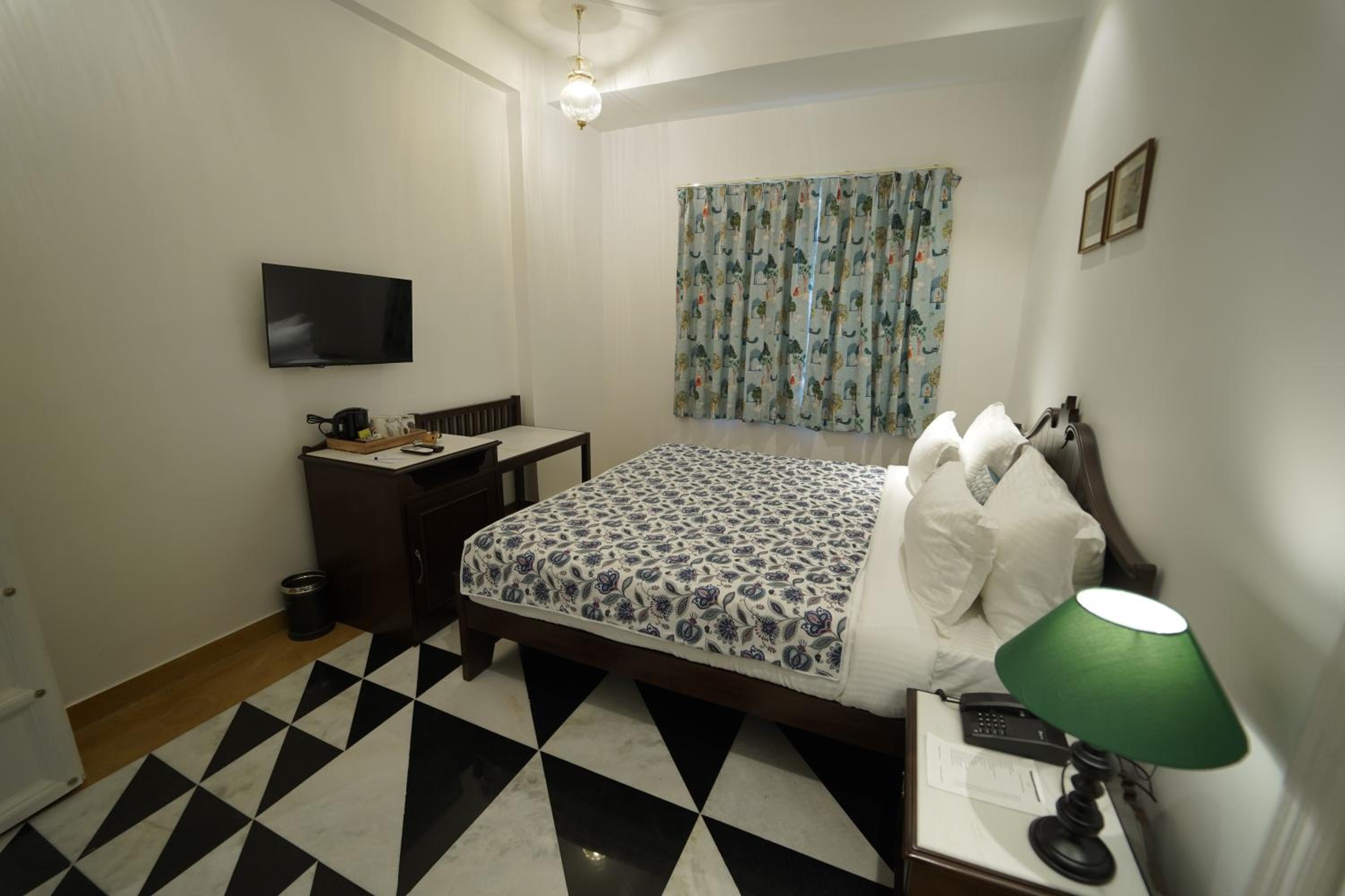 Deluxe Room - Photo 5
