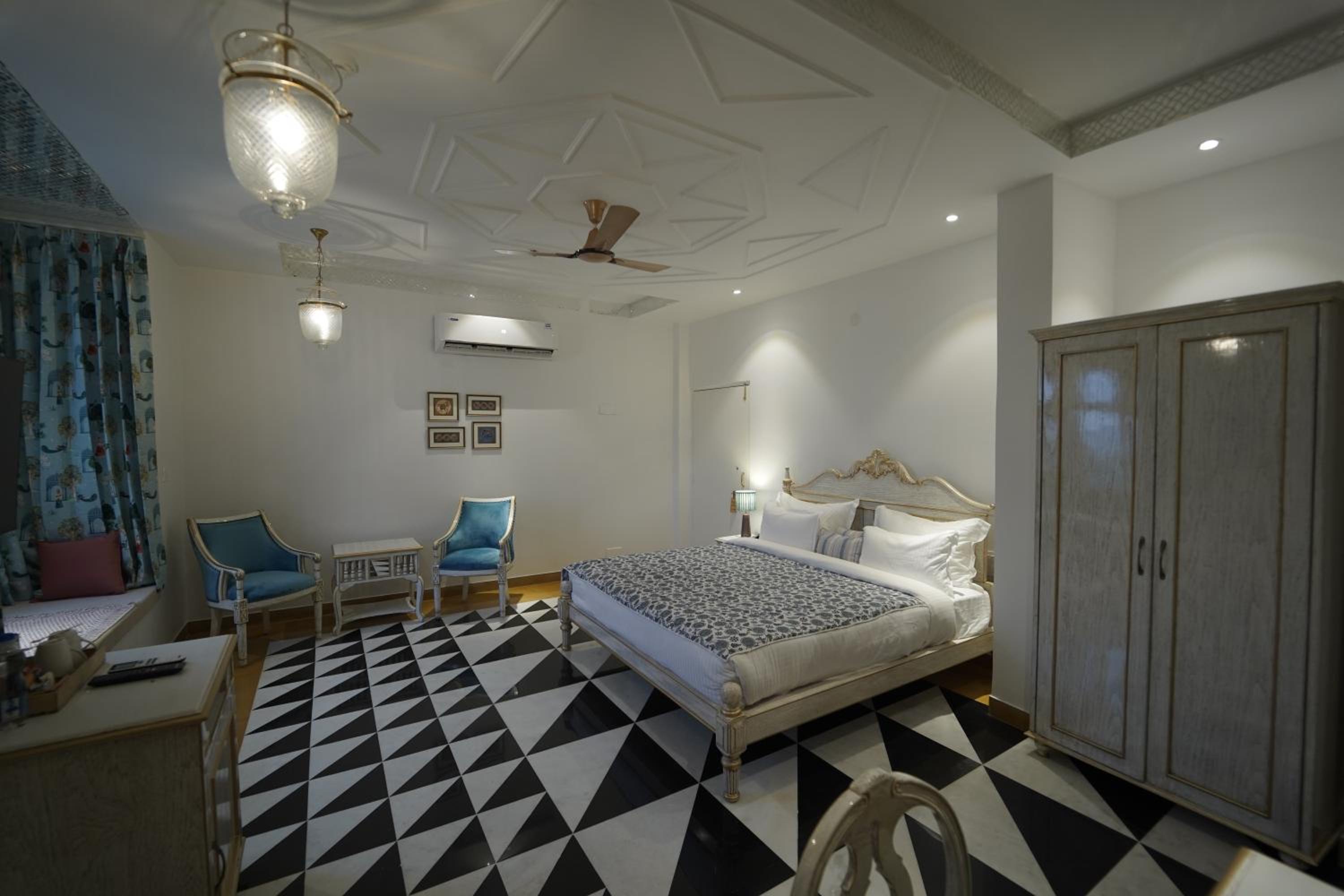 Superior Lake View Rooms - Photo 7