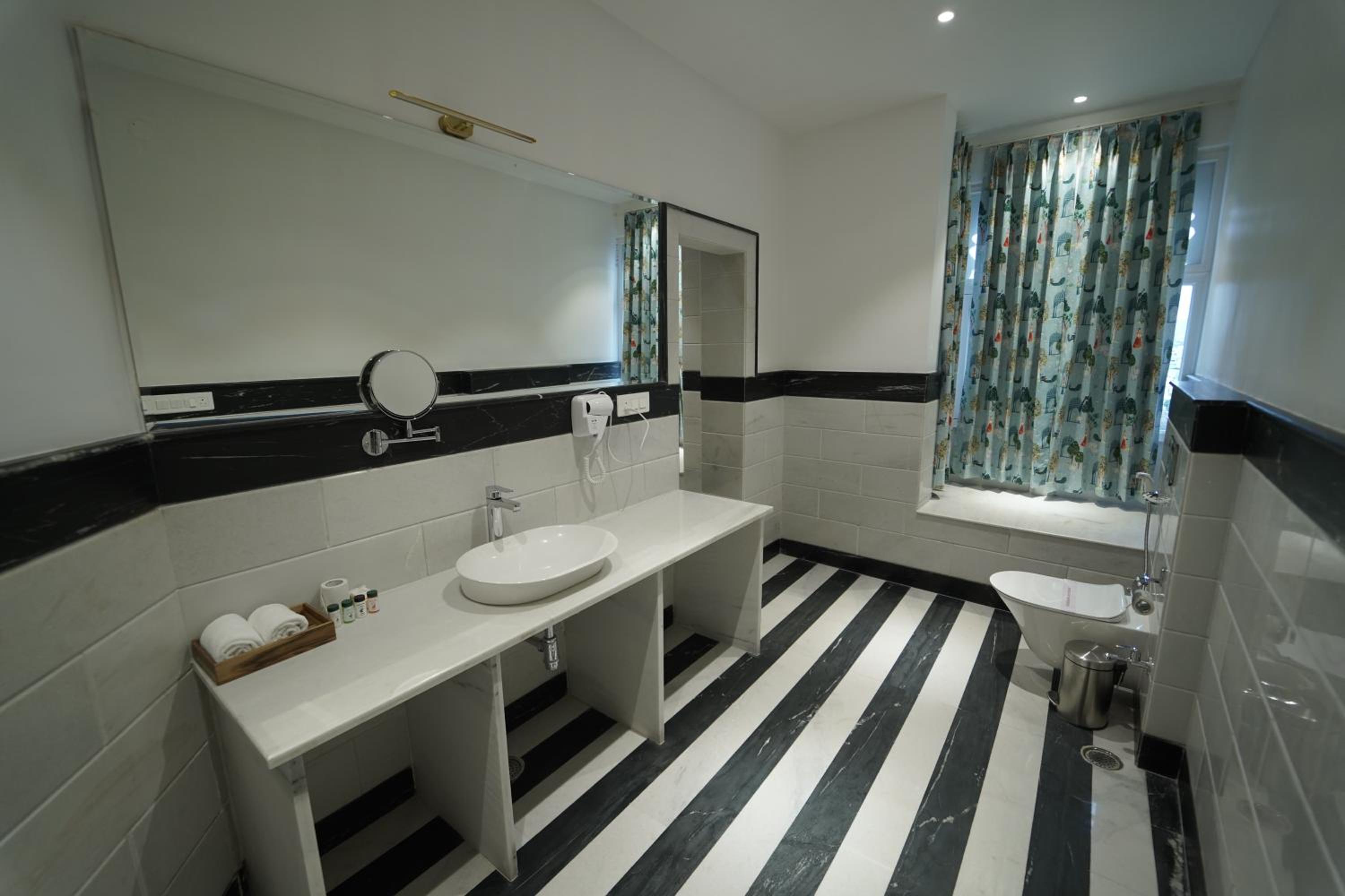 Superior Lake View Rooms - Photo 4