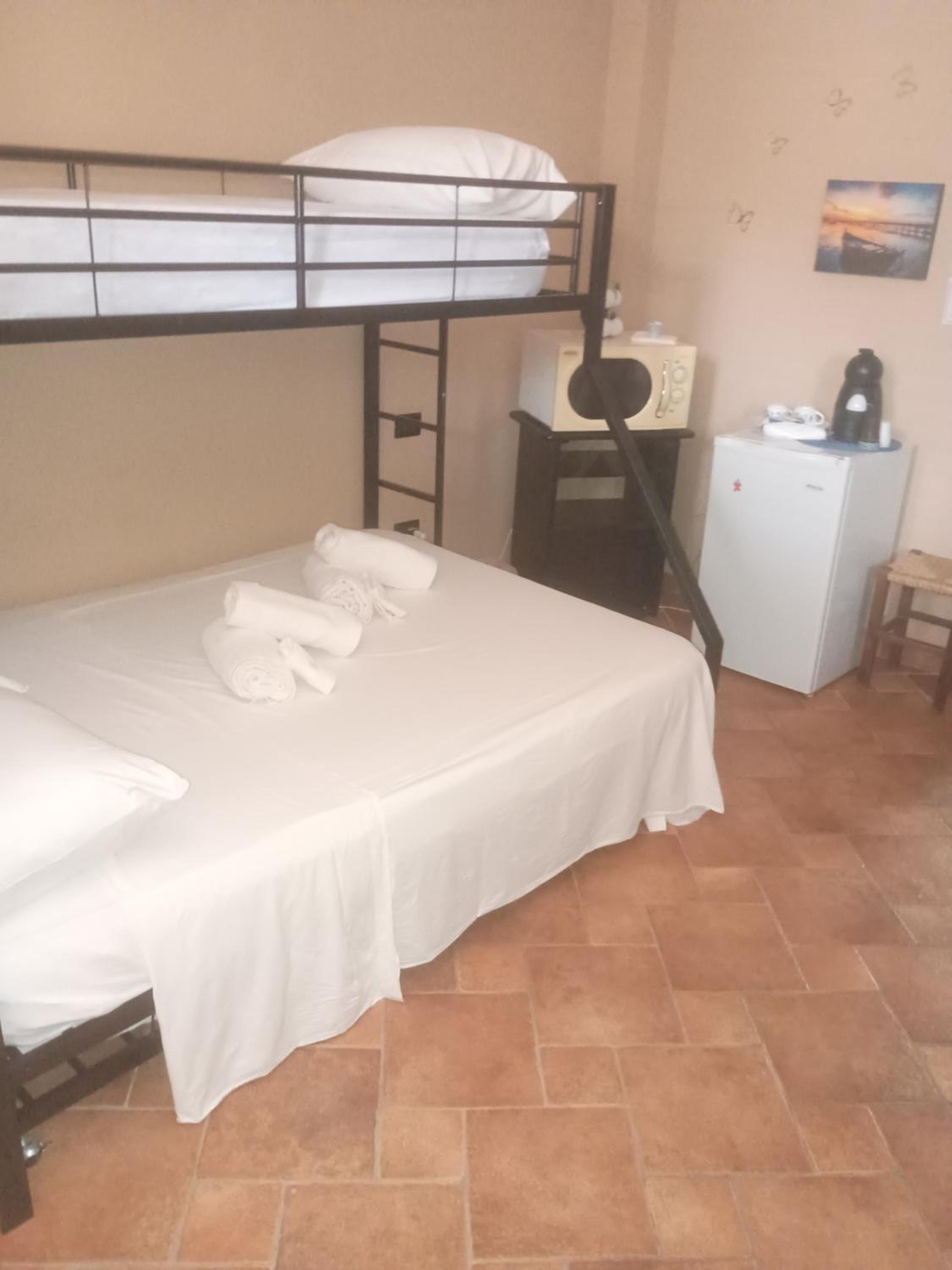 Quadruple Room with Private Bathroom photo 1