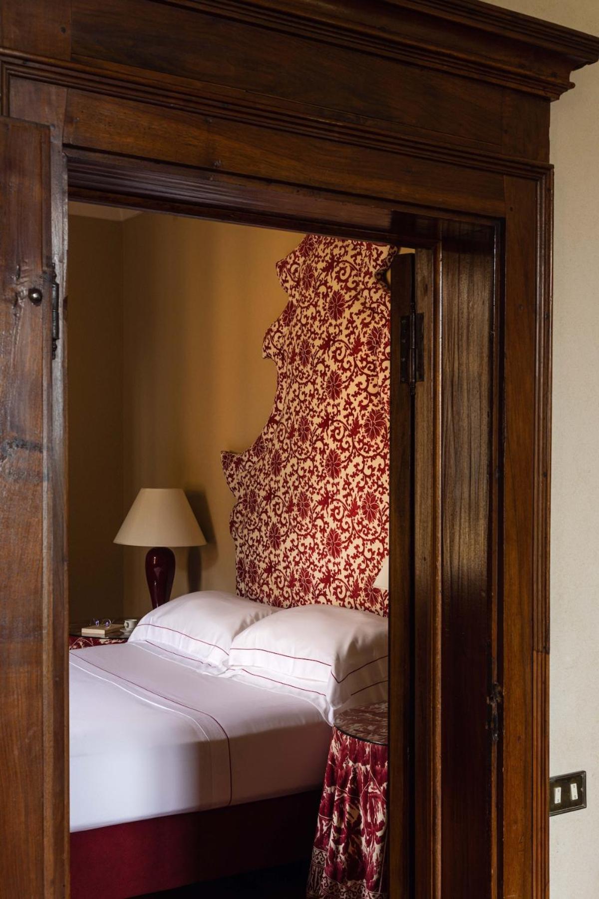 Deluxe Room - Photo 14