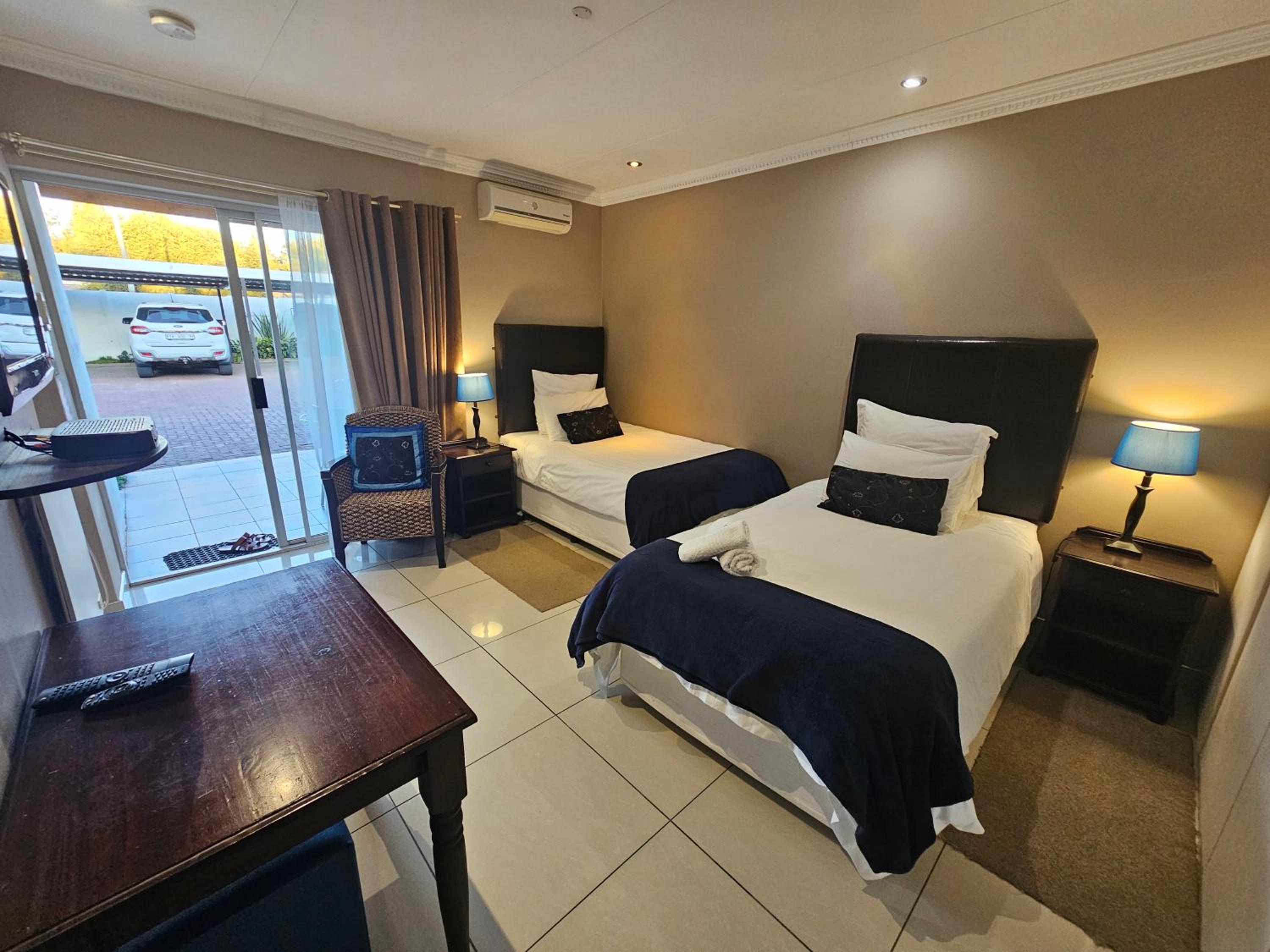 Twin Room - Photo 1