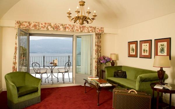 Suite with Lake View