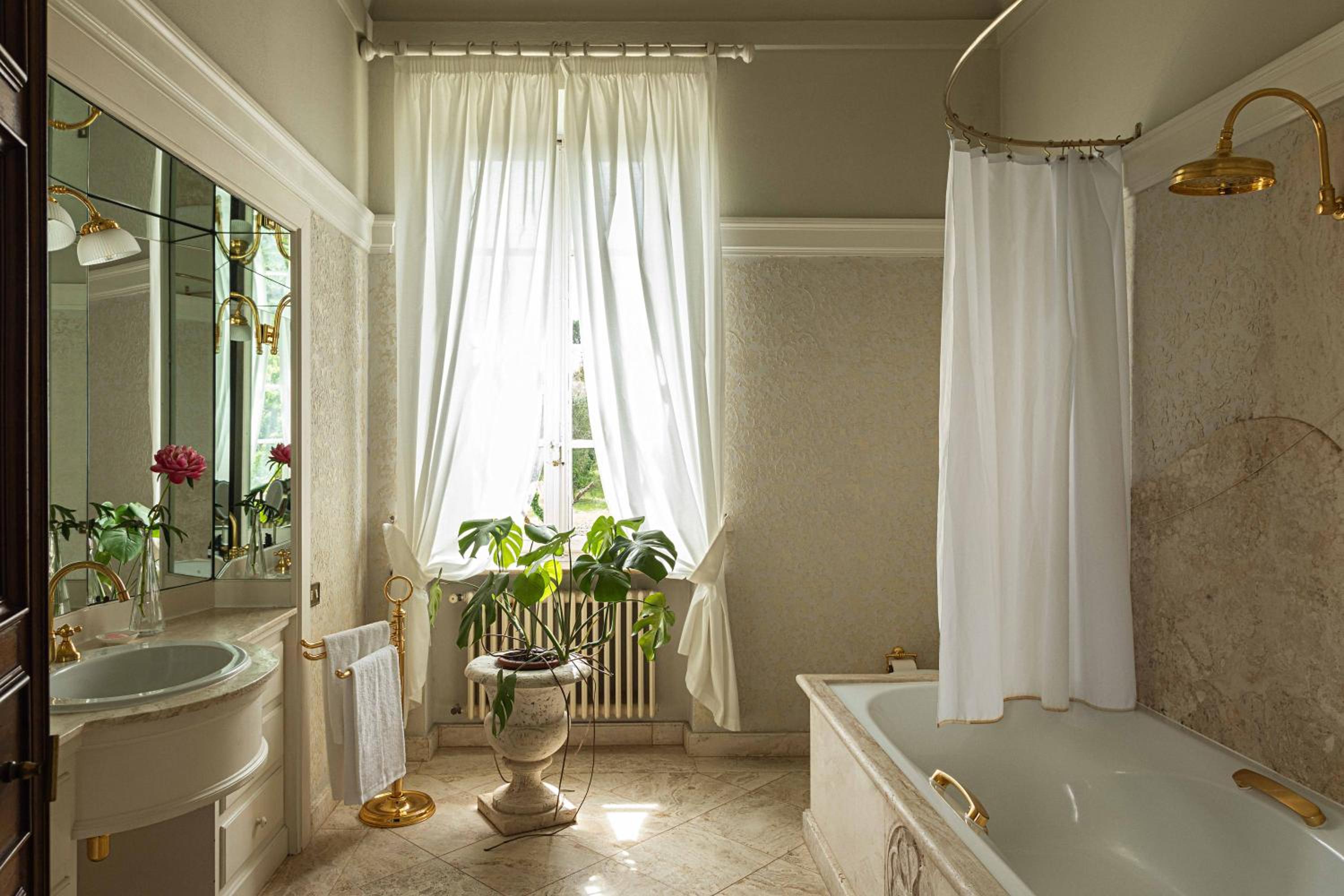 Deluxe Room - Photo 9