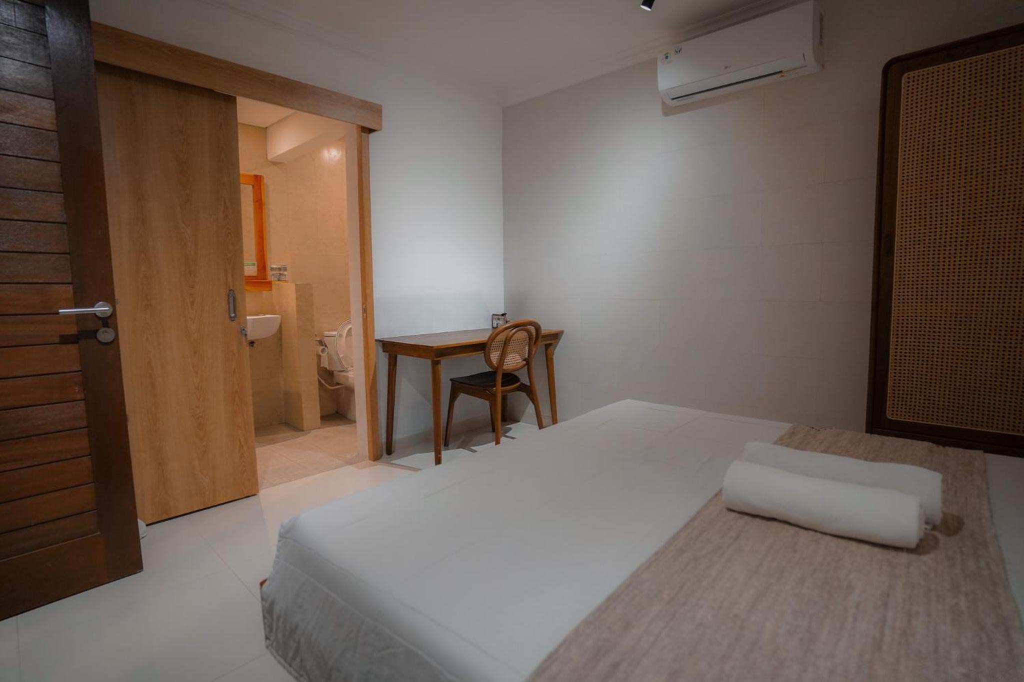Double Room with Patio - Photo 10