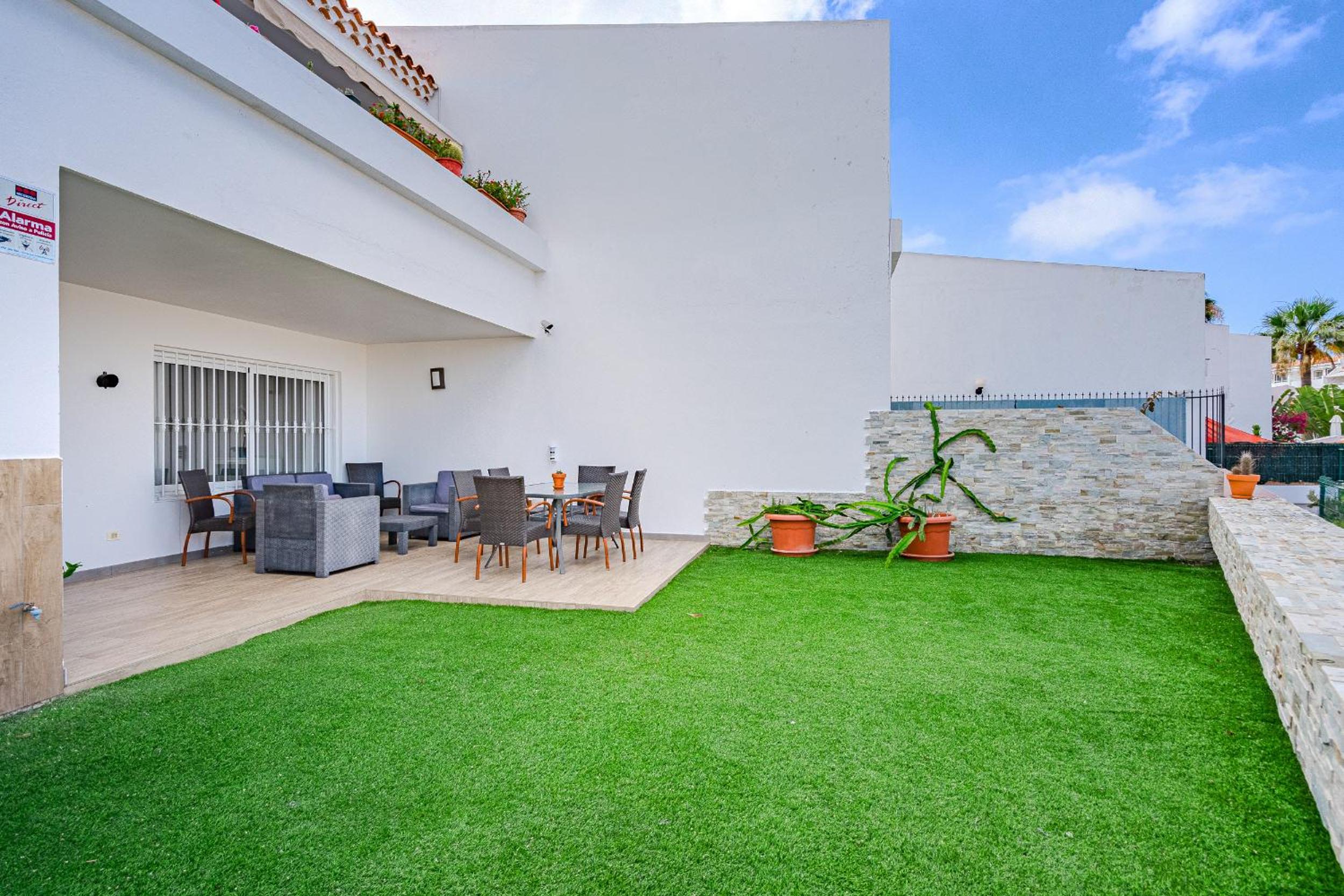 Apartment with Terrace photo 2