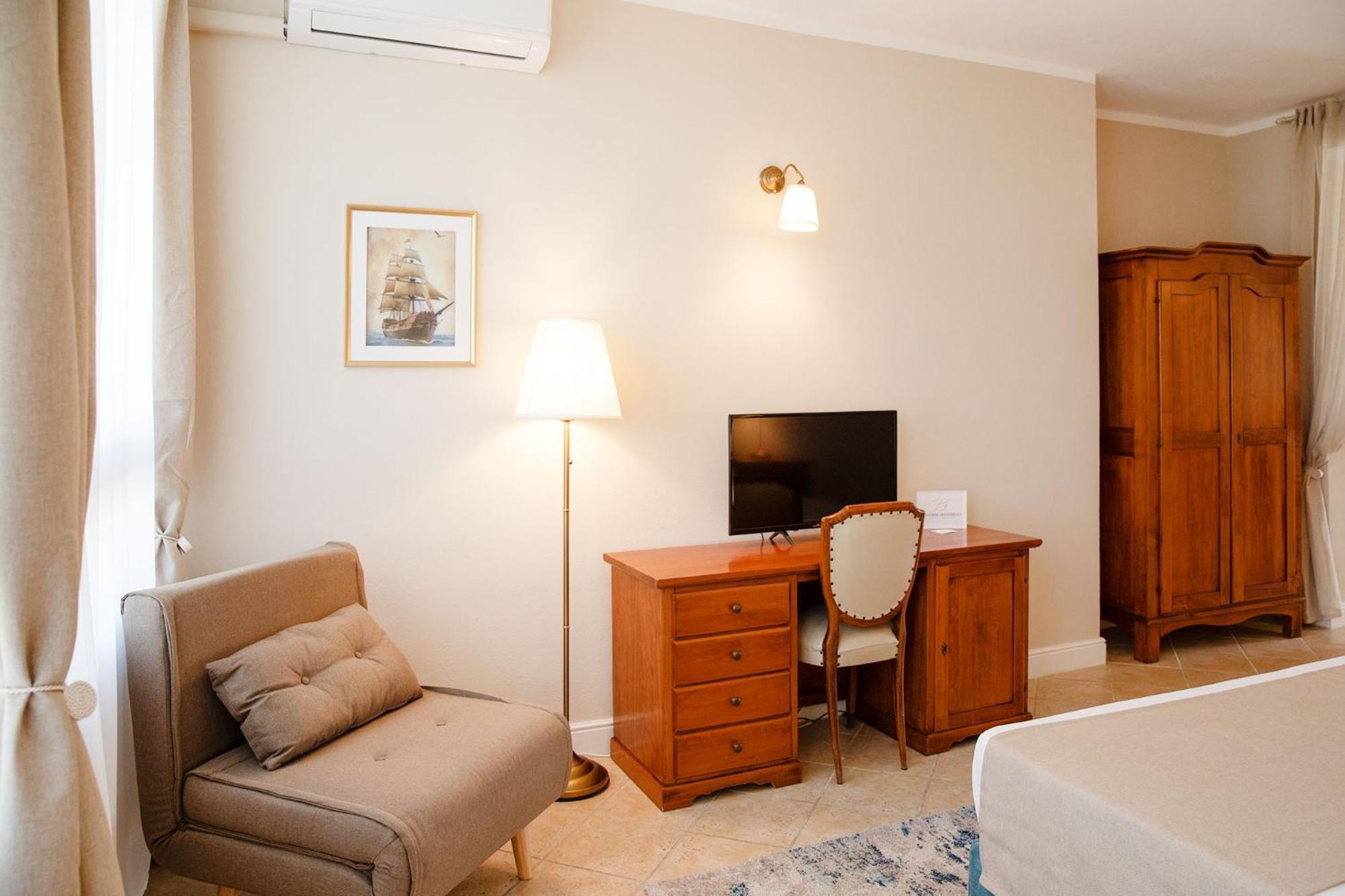 Junior Suite with Garden View photo 2
